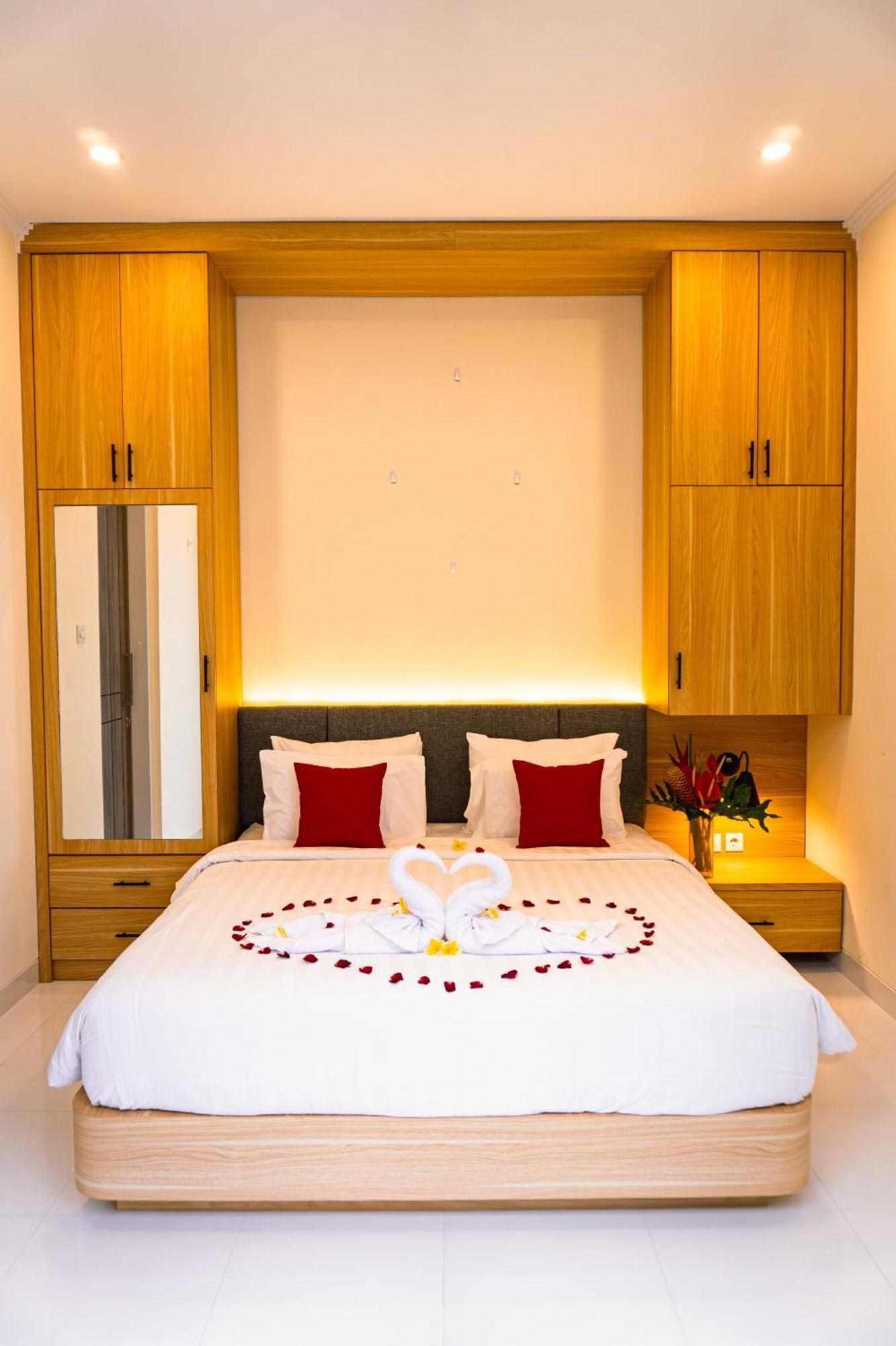 Mayu Kamandari * Seminyak (Bali)