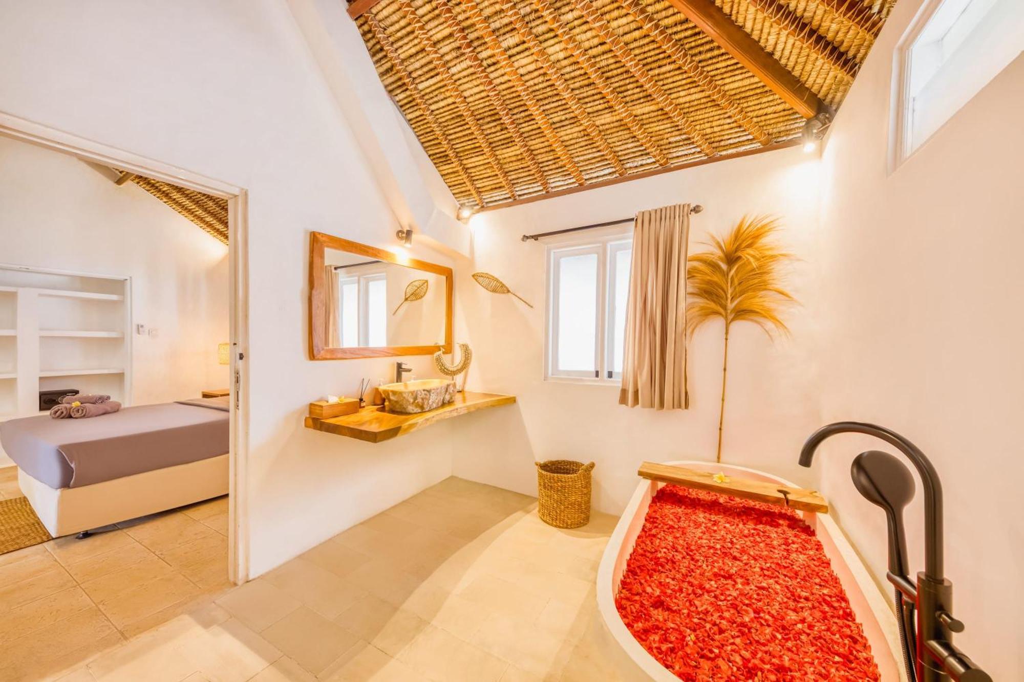 Barcelona - Private 5 Bdr In Seminyak, Location, Large Pool & Garden Seminyak (Bali)