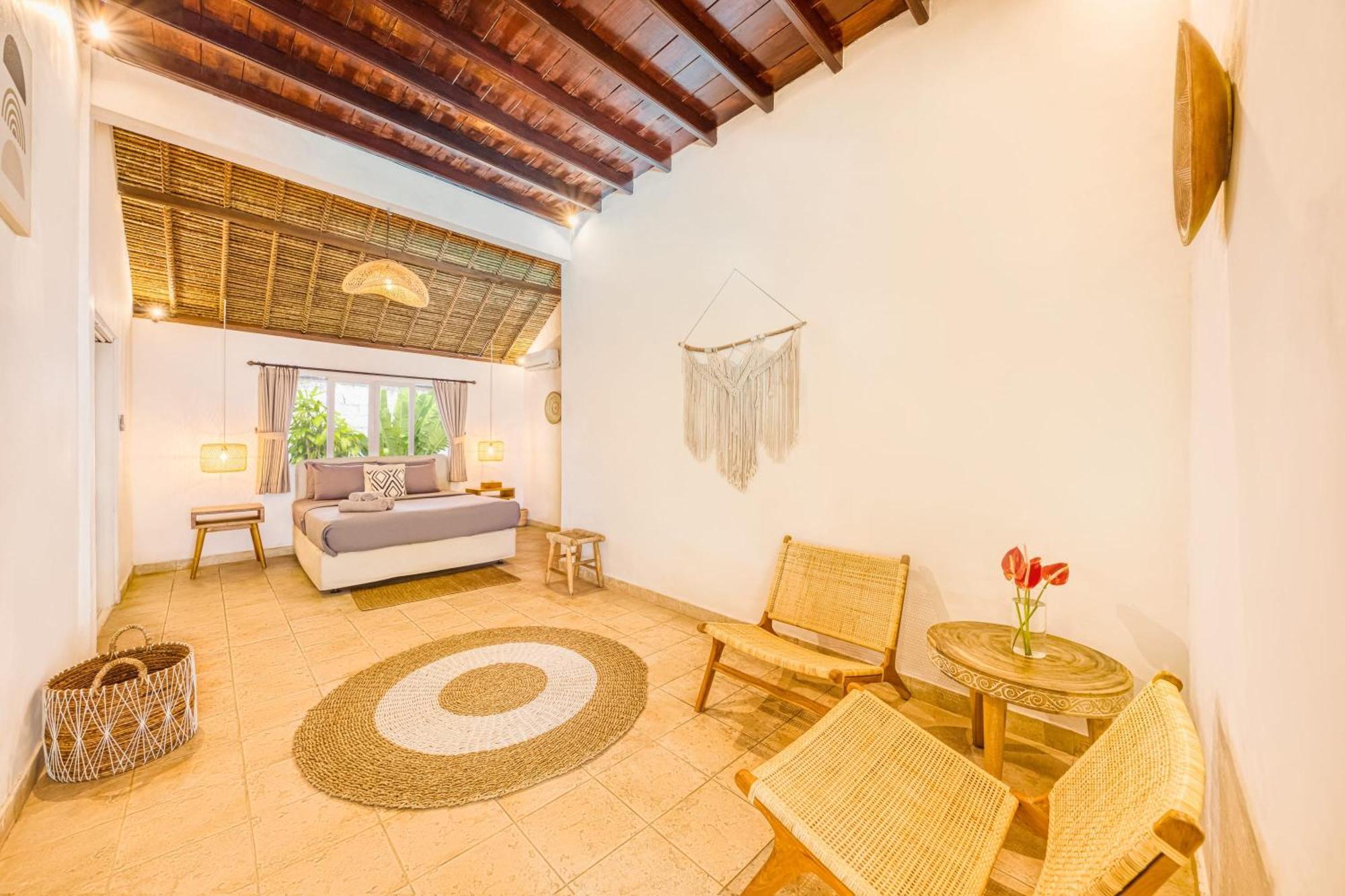 Barcelona - Private 5 Bdr In Seminyak, Location, Large Pool & Garden