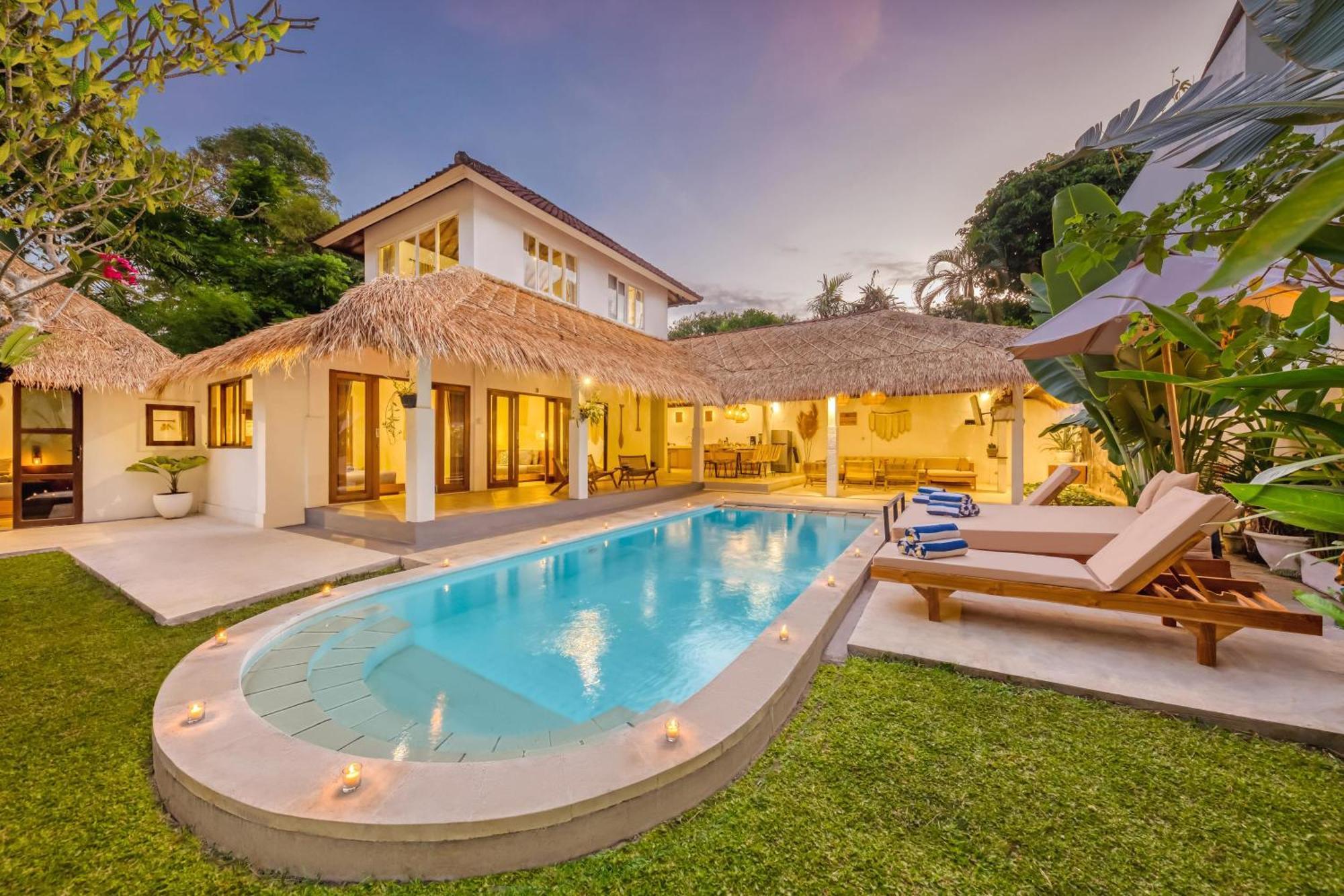 Vila Barcelona - Private 5 Bdr In Seminyak, Location, Large Pool & Garden