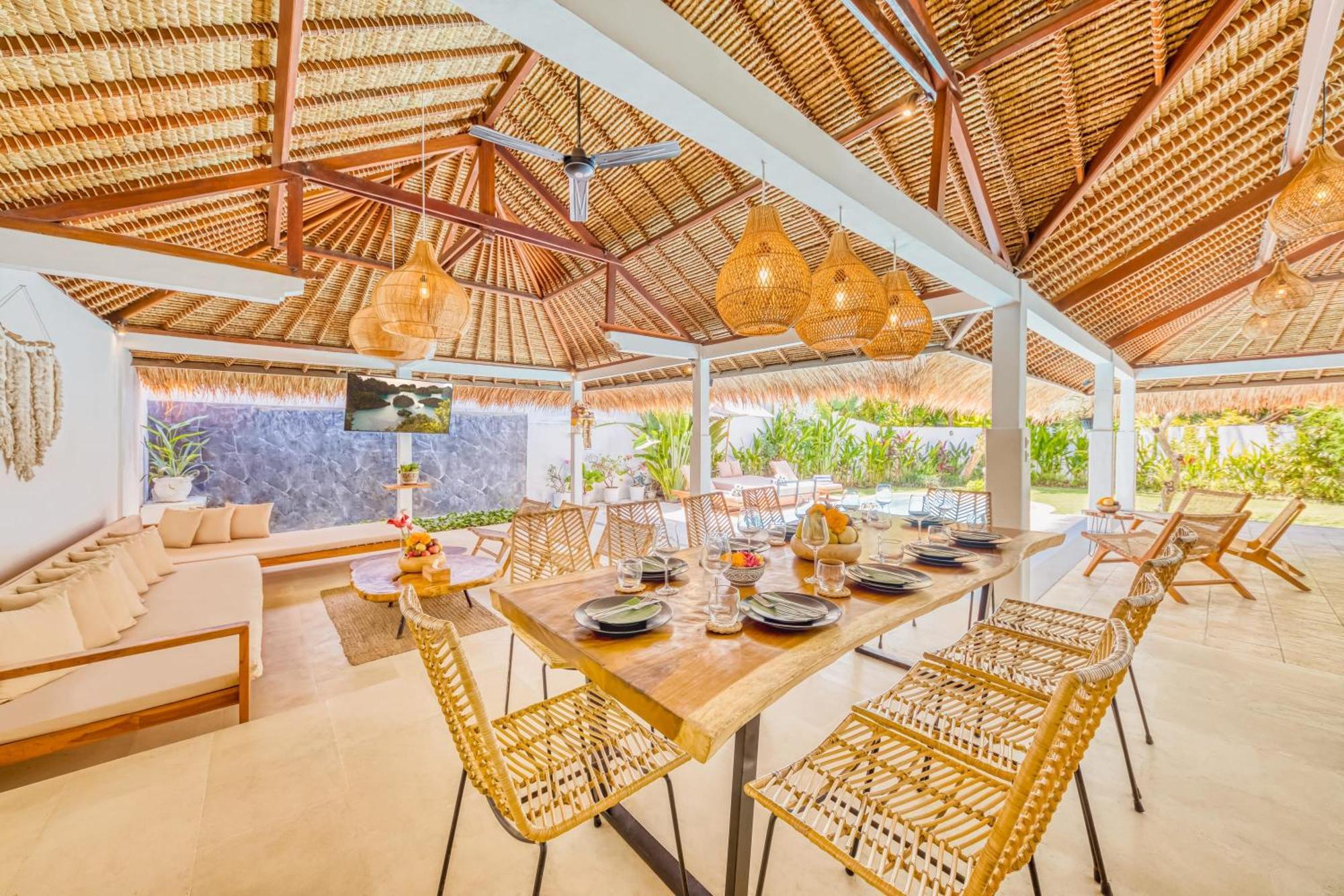 Barcelona - Private 5 Bdr In Seminyak, Location, Large Pool & Garden Vila *