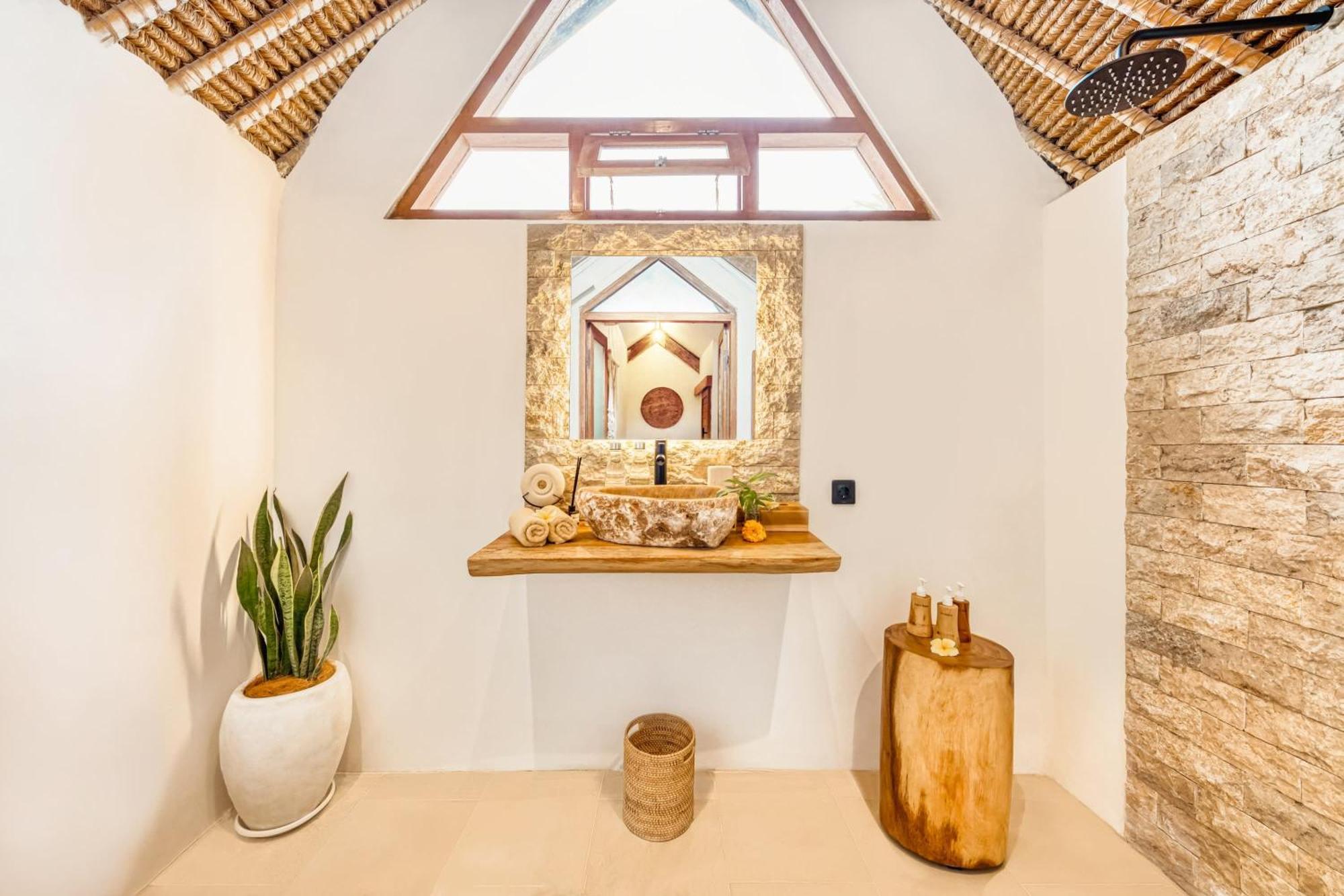 Indigo - 5-bdr With Huge Pool And Garden Villa