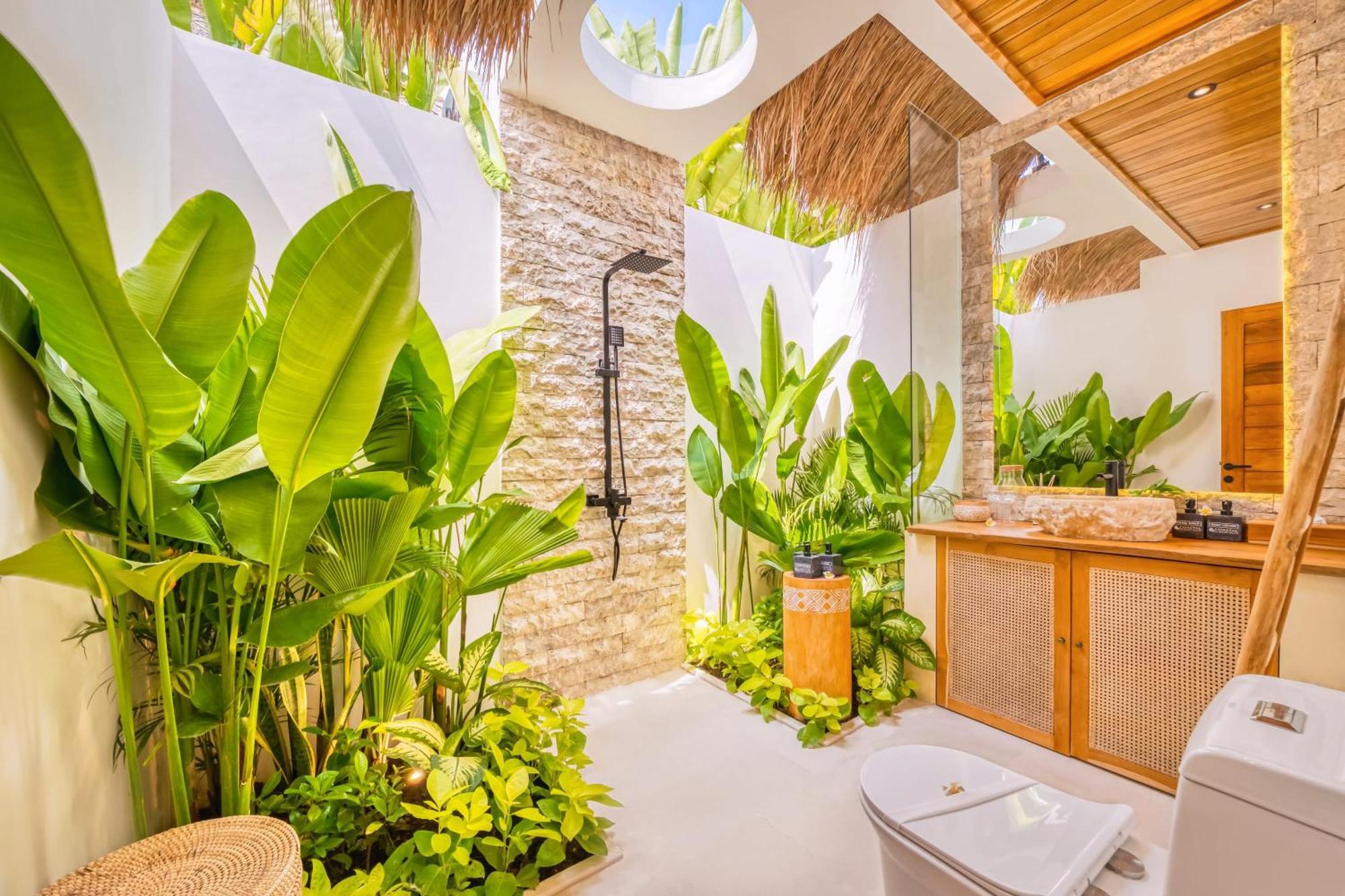 Vienna - New 8bdr Jacuzzi Sauna And Cinema Villa Seminyak (Bali)
