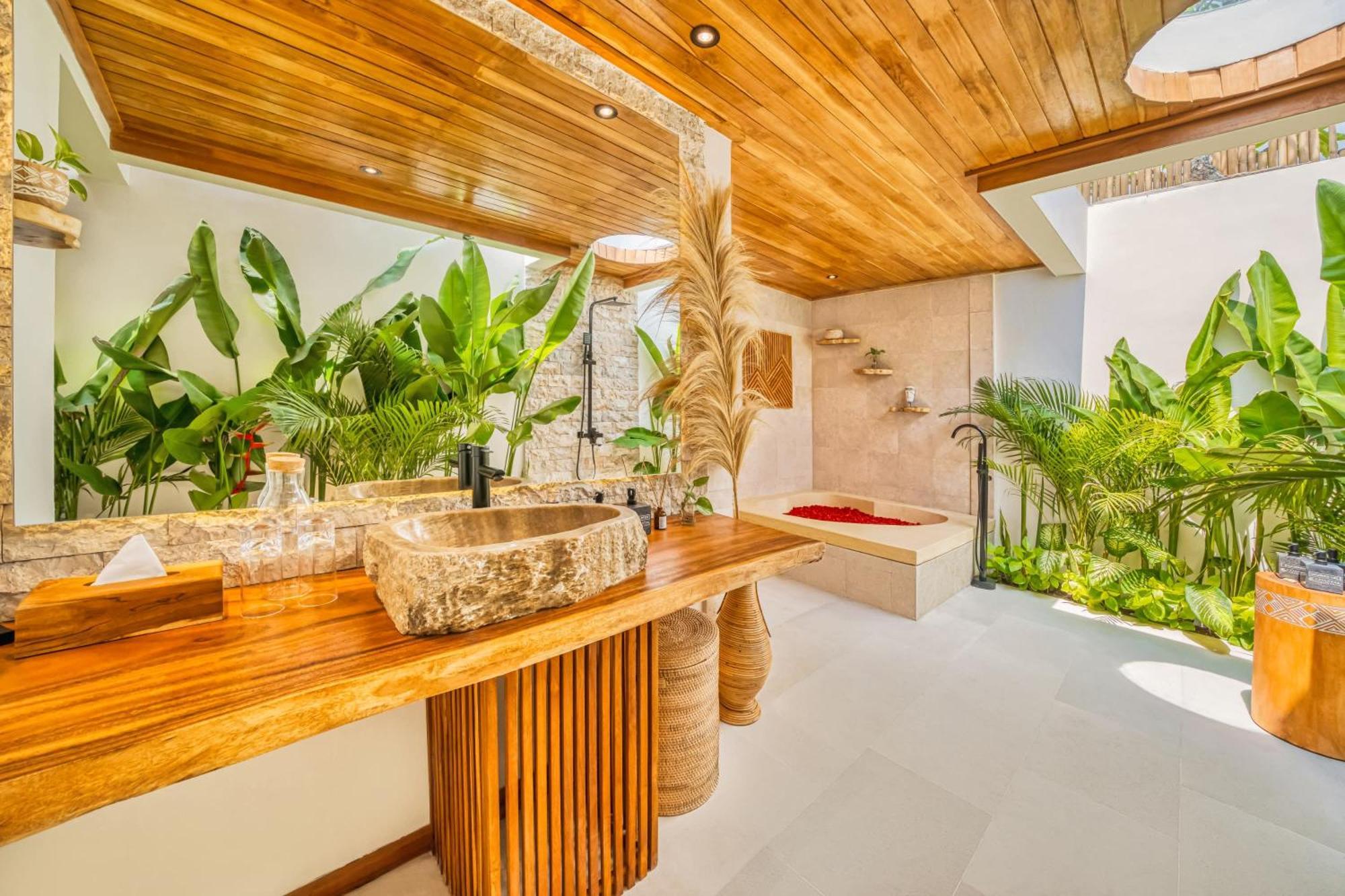 Vienna - New 8bdr Jacuzzi Sauna And Cinema Seminyak (Bali)