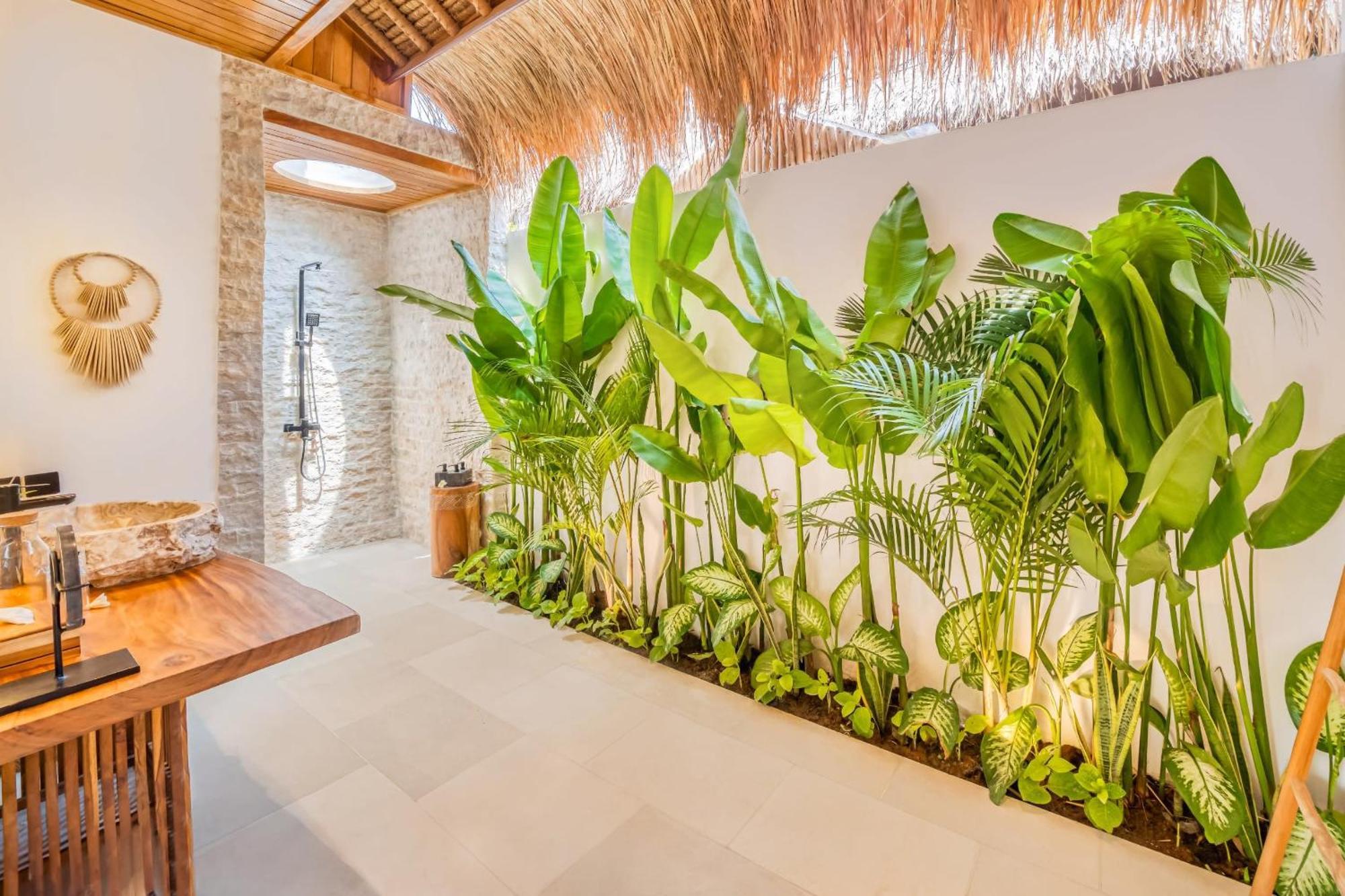 Villa Vienna - New 8bdr Jacuzzi Sauna And Cinema Seminyak (Bali)