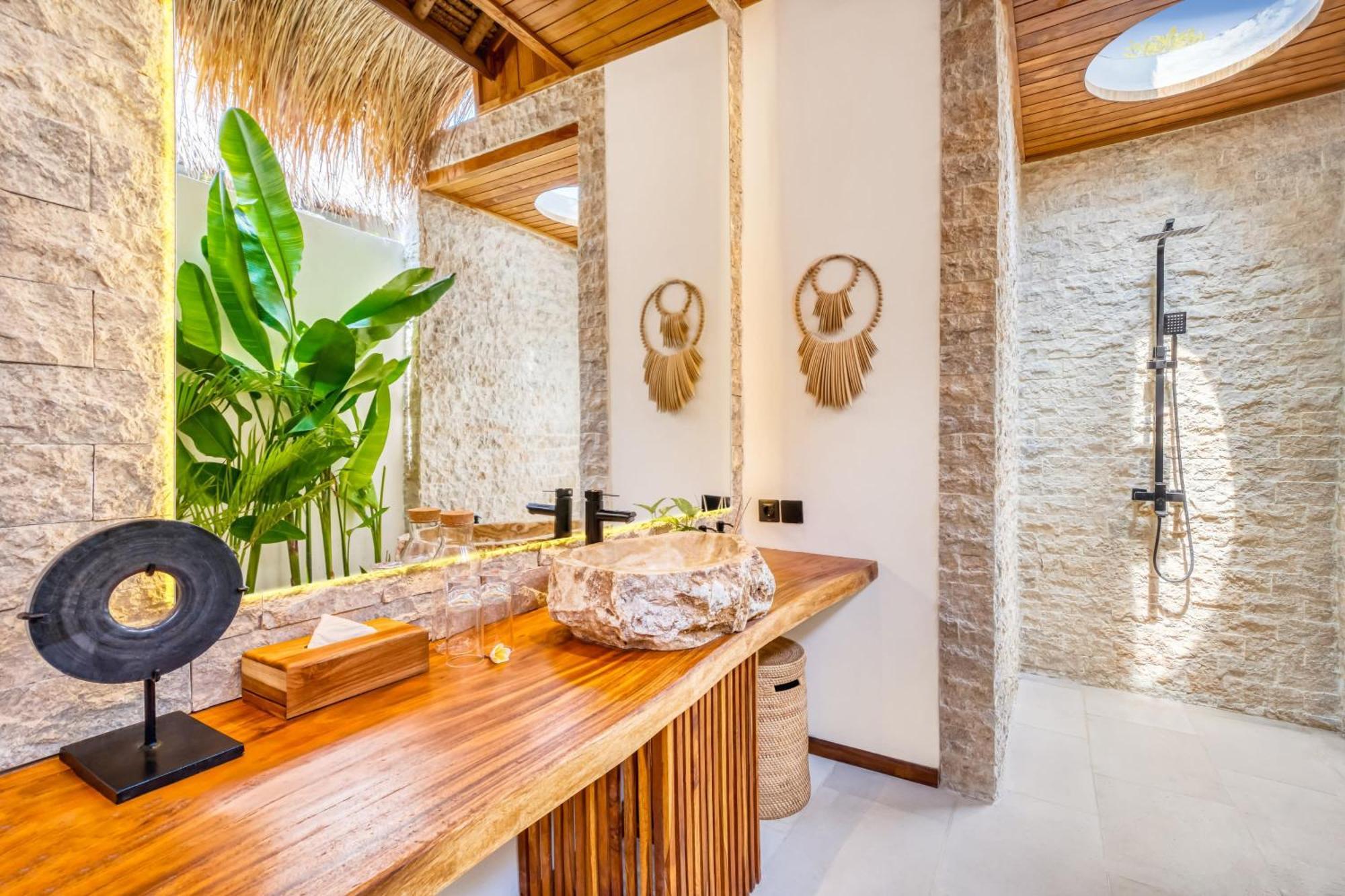 Vienna - New 8bdr Jacuzzi Sauna And Cinema Seminyak (Bali)