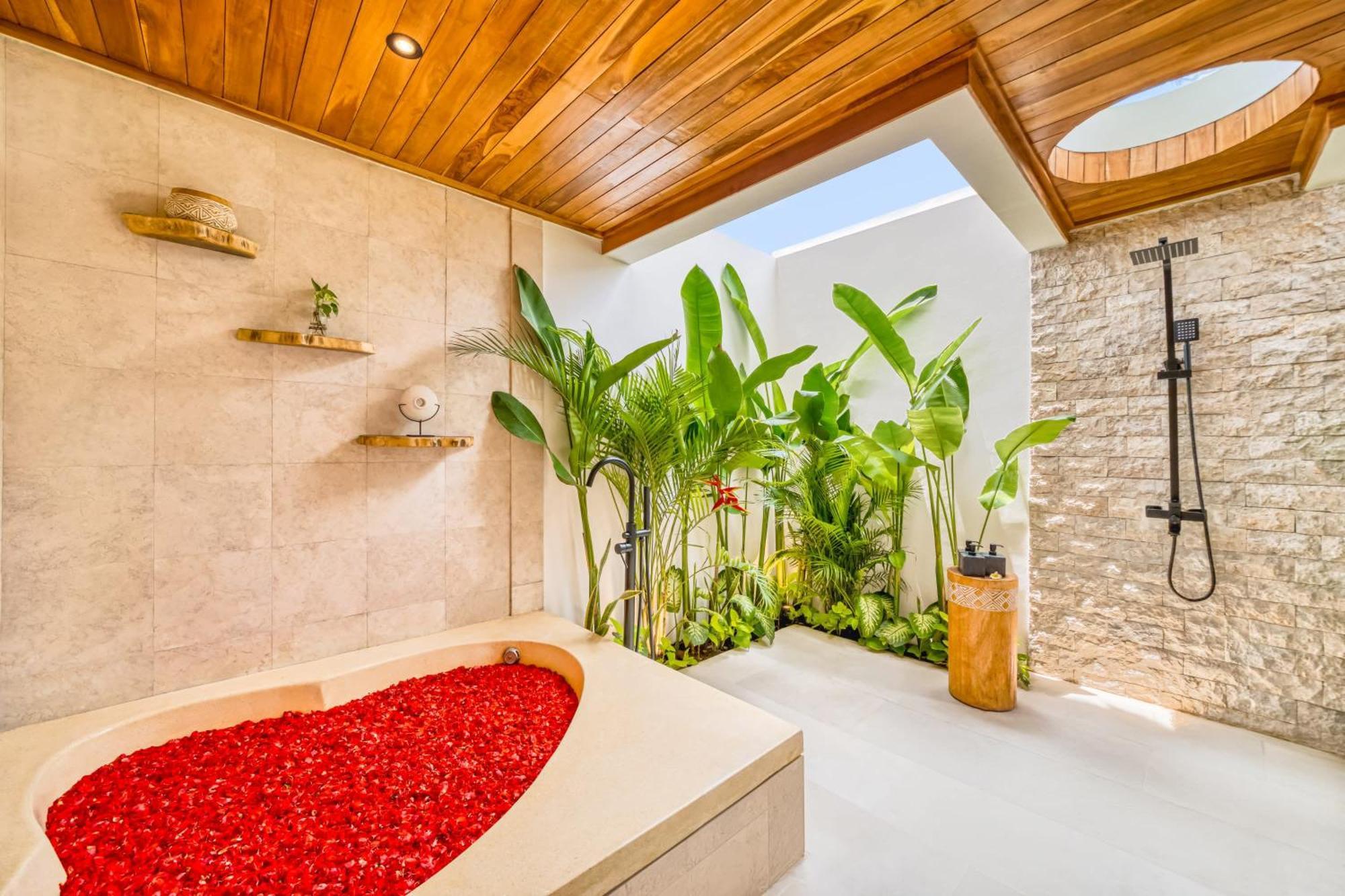 Vienna - New 8bdr Jacuzzi Sauna And Cinema * Seminyak (Bali)