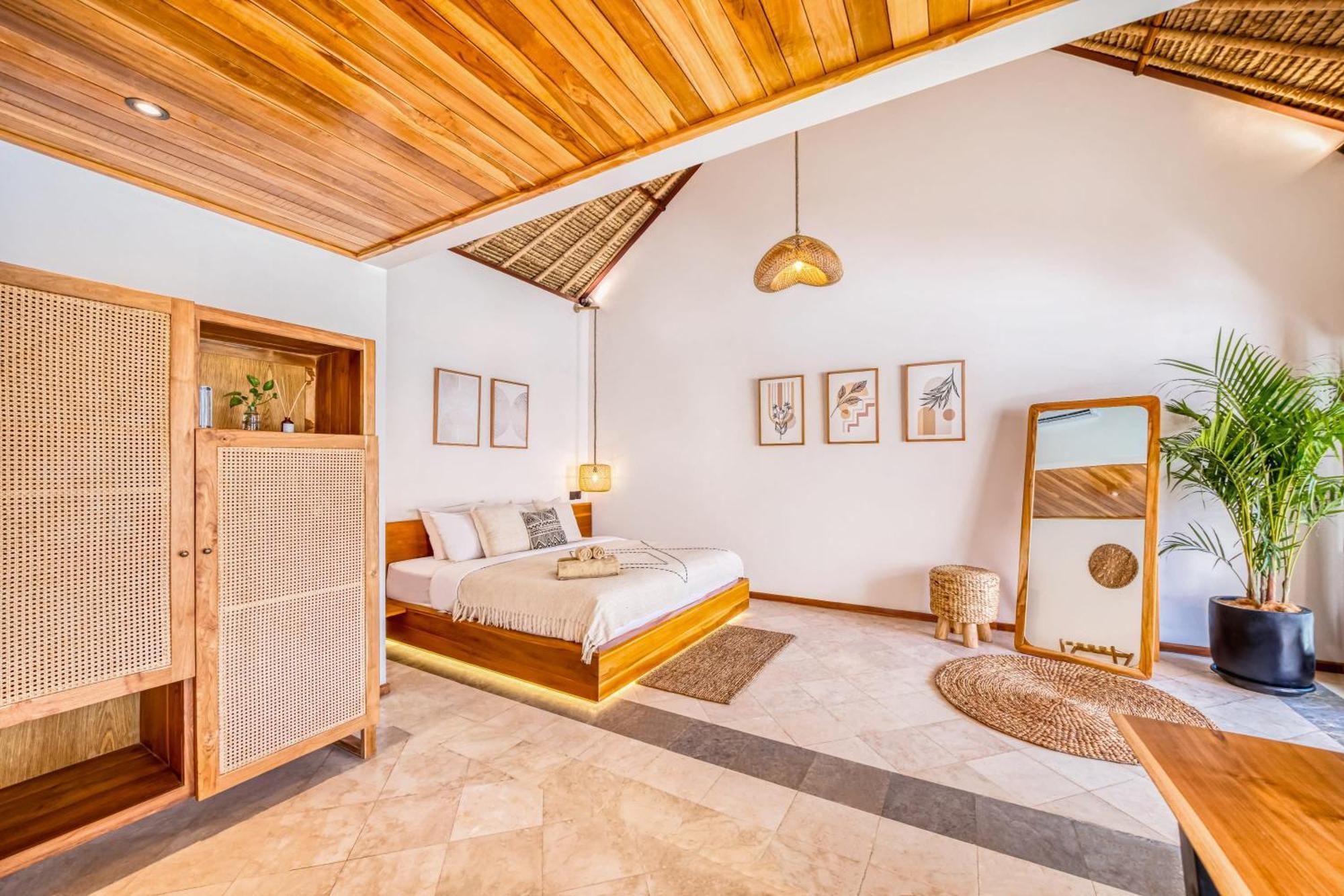 Vienna - New 8bdr Jacuzzi Sauna And Cinema Villa Seminyak (Bali)