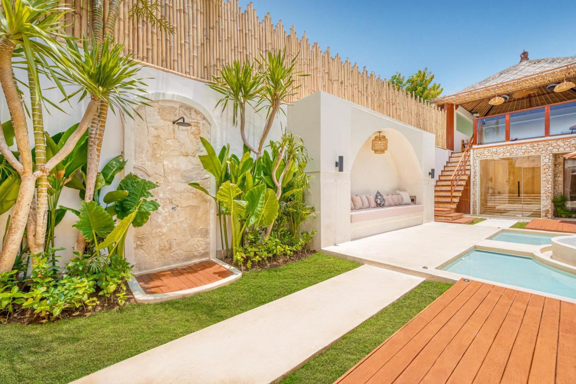 Vienna - New 8bdr Jacuzzi Sauna And Cinema Villa Seminyak (Bali)