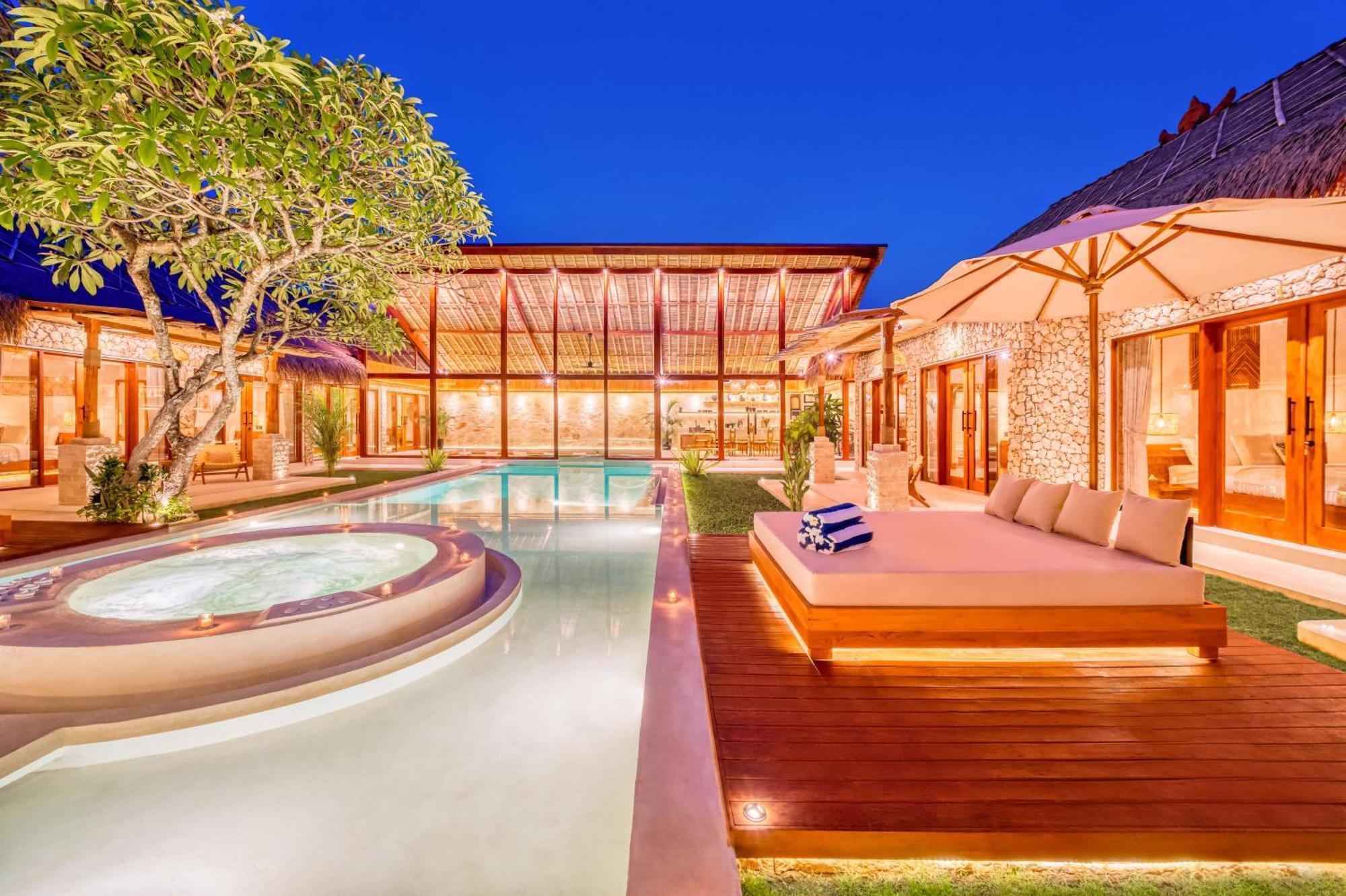 Villa Vienna - New 8bdr Jacuzzi Sauna And Cinema Seminyak (Bali)