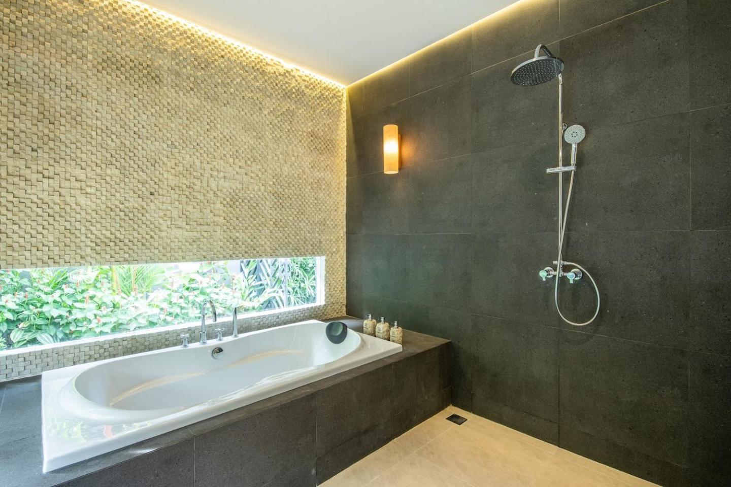 Sumptuous 5br Luxury Redefined In Villa Seminyak (Bali)