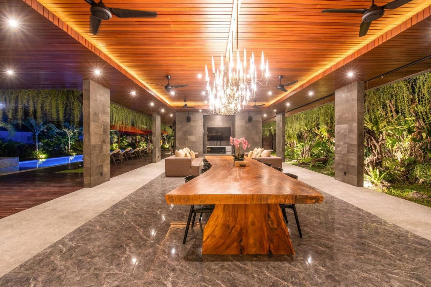 Villa Sumptuous 5br Luxury Redefined In *