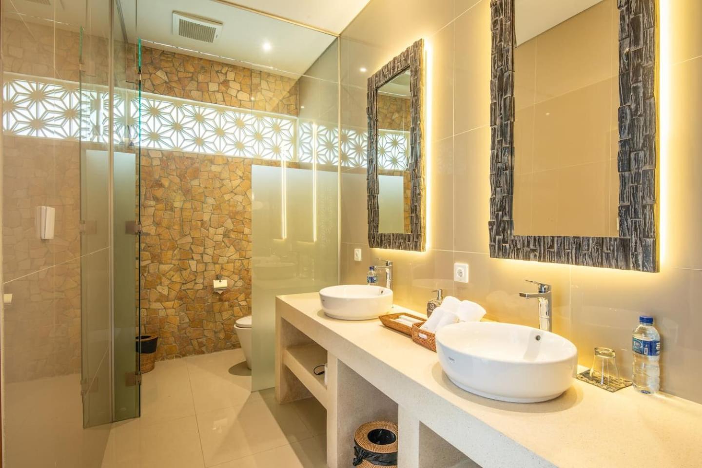 Sumptuous 5br Luxury Redefined In Villa Seminyak (Bali)