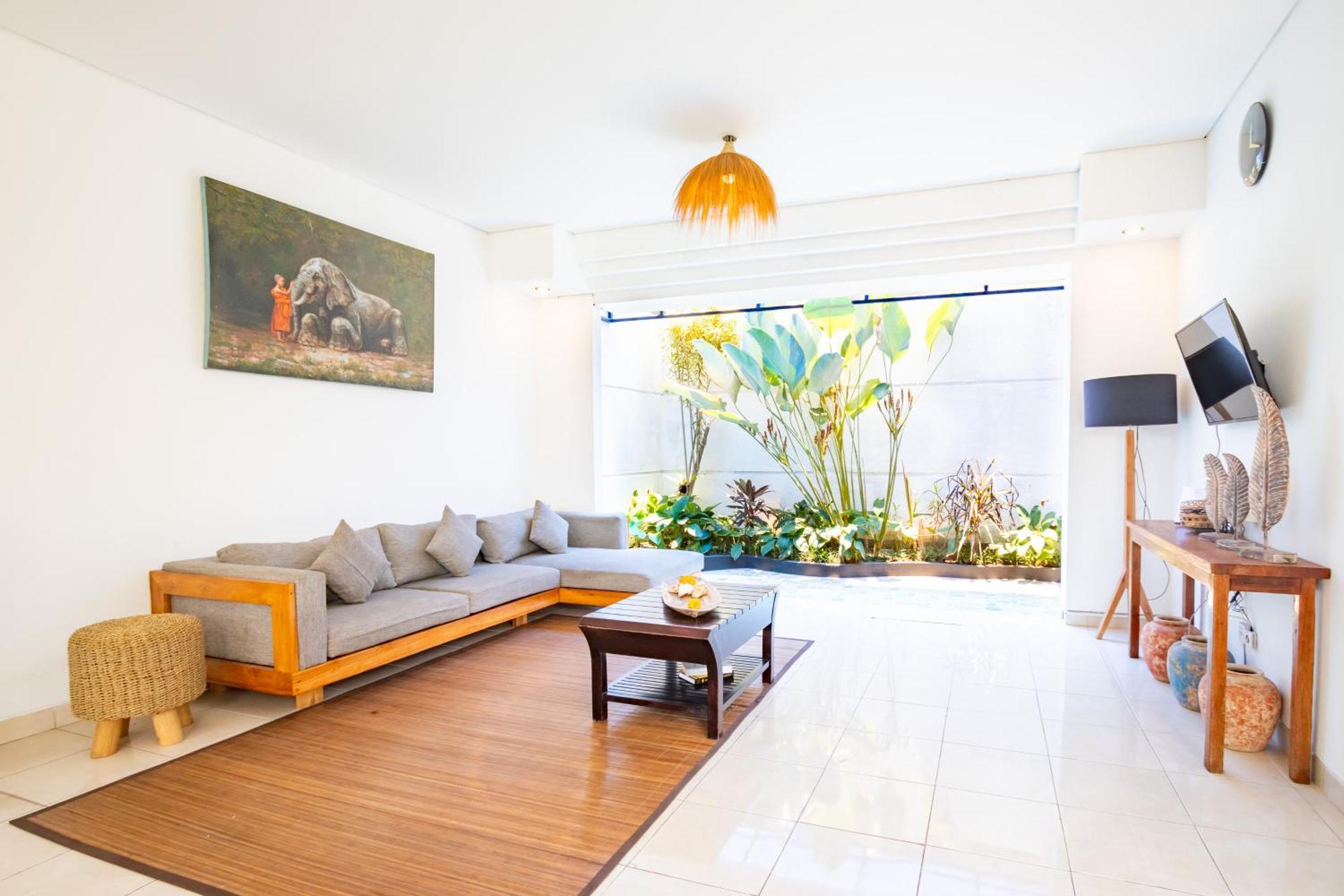 A Stunning 3bdr In With Big Pool And Rooftop Seminyak (Bali)