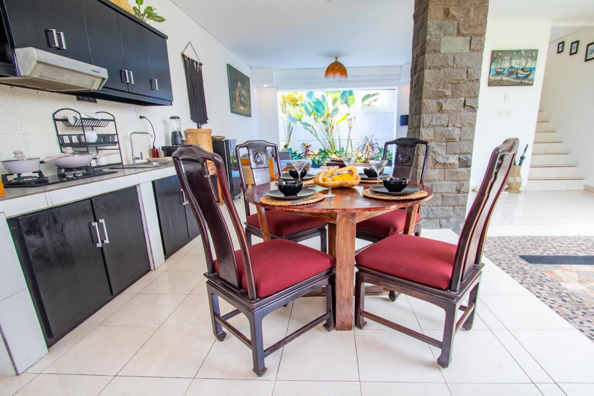 A Stunning 3bdr In With Big Pool And Rooftop