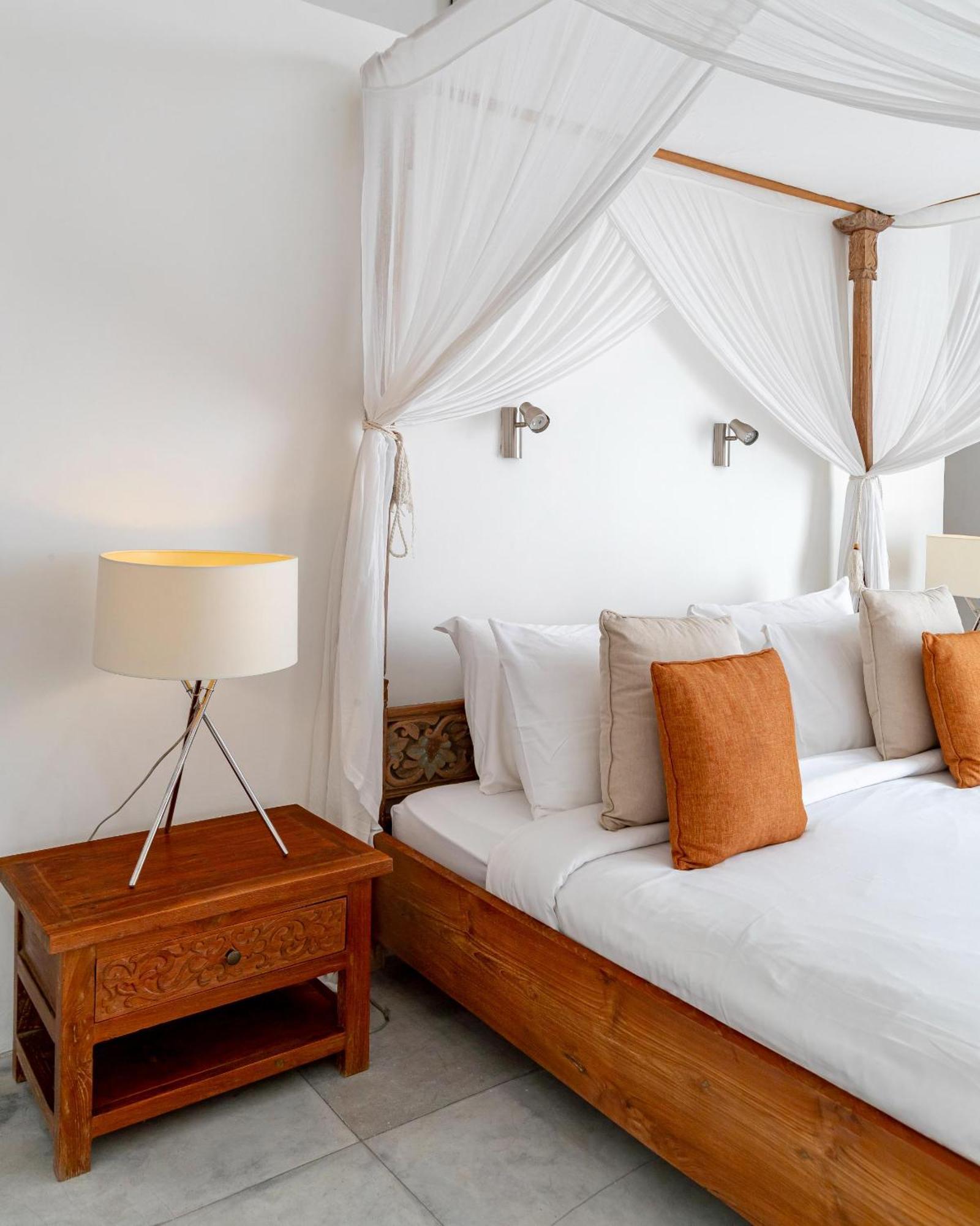 Ace - Modern 2br In With Spacious Bedrooms, Bathtub & Private Pool Seminyak (Bali)