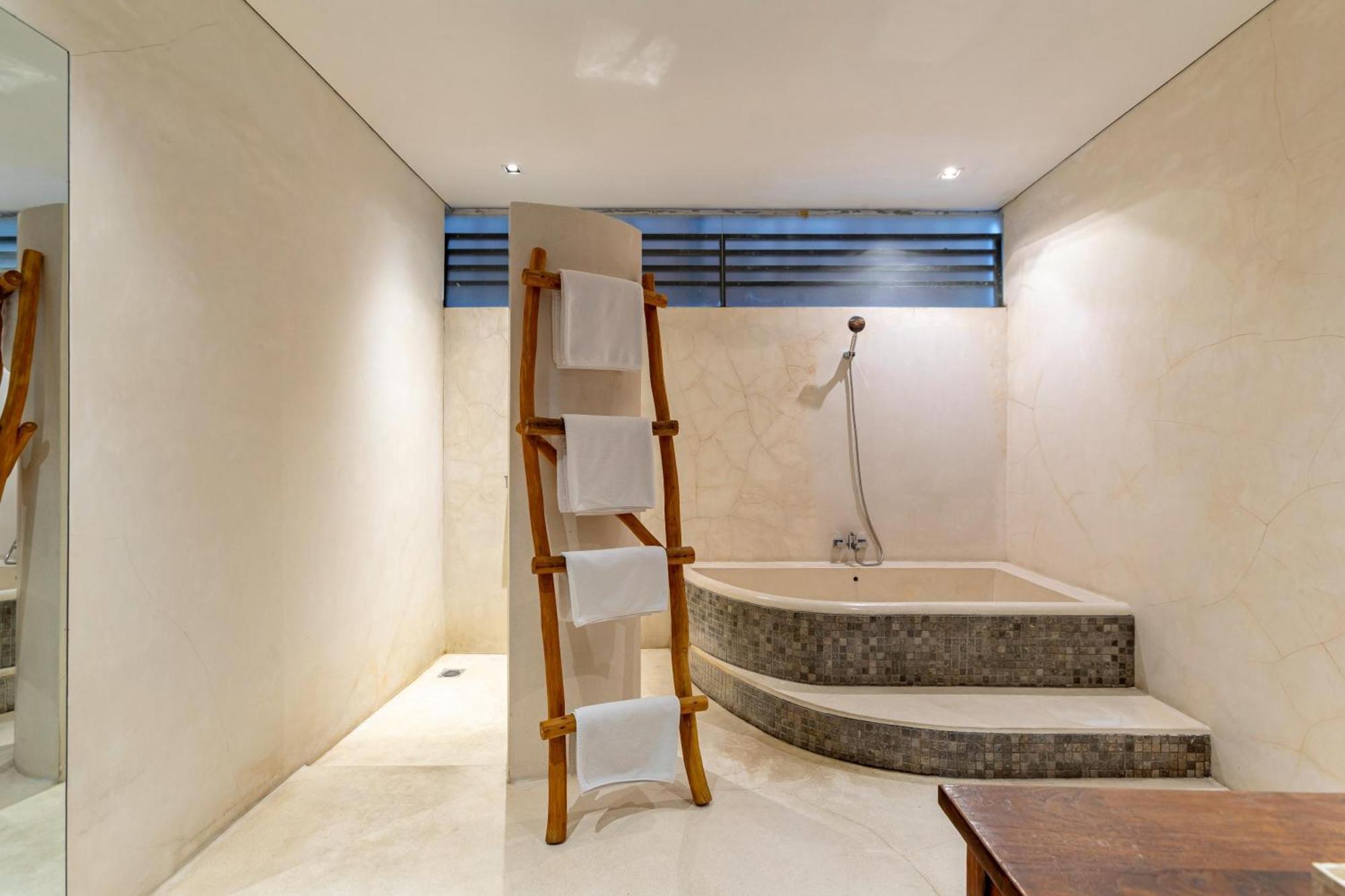 Villa Ace - Modern 2br In With Spacious Bedrooms, Bathtub & Private Pool