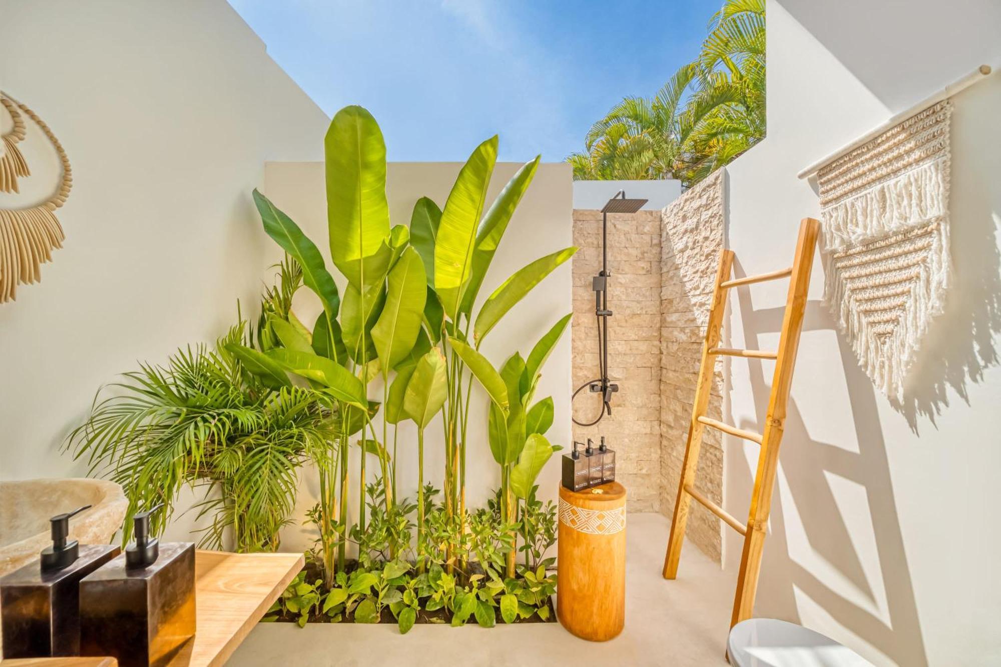 Cologne - 6 Bdr Villa, 2 Private Pools & Huge Garden, Walk To The Villa Seminyak (Bali)