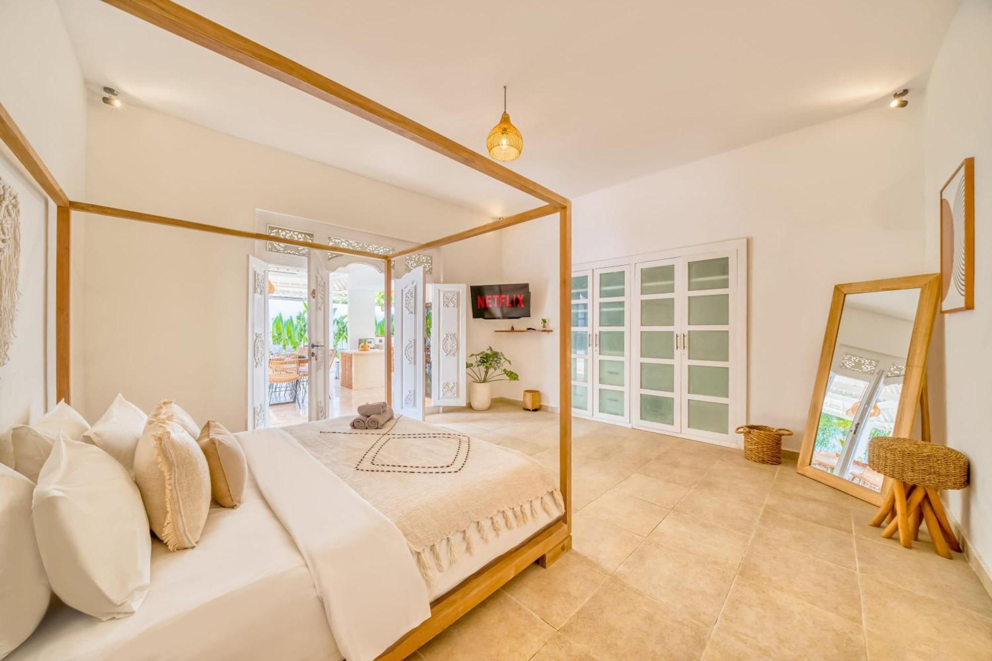 Cologne - 6 Bdr Villa, 2 Private Pools & Huge Garden, Walk To The Seminyak (Bali)