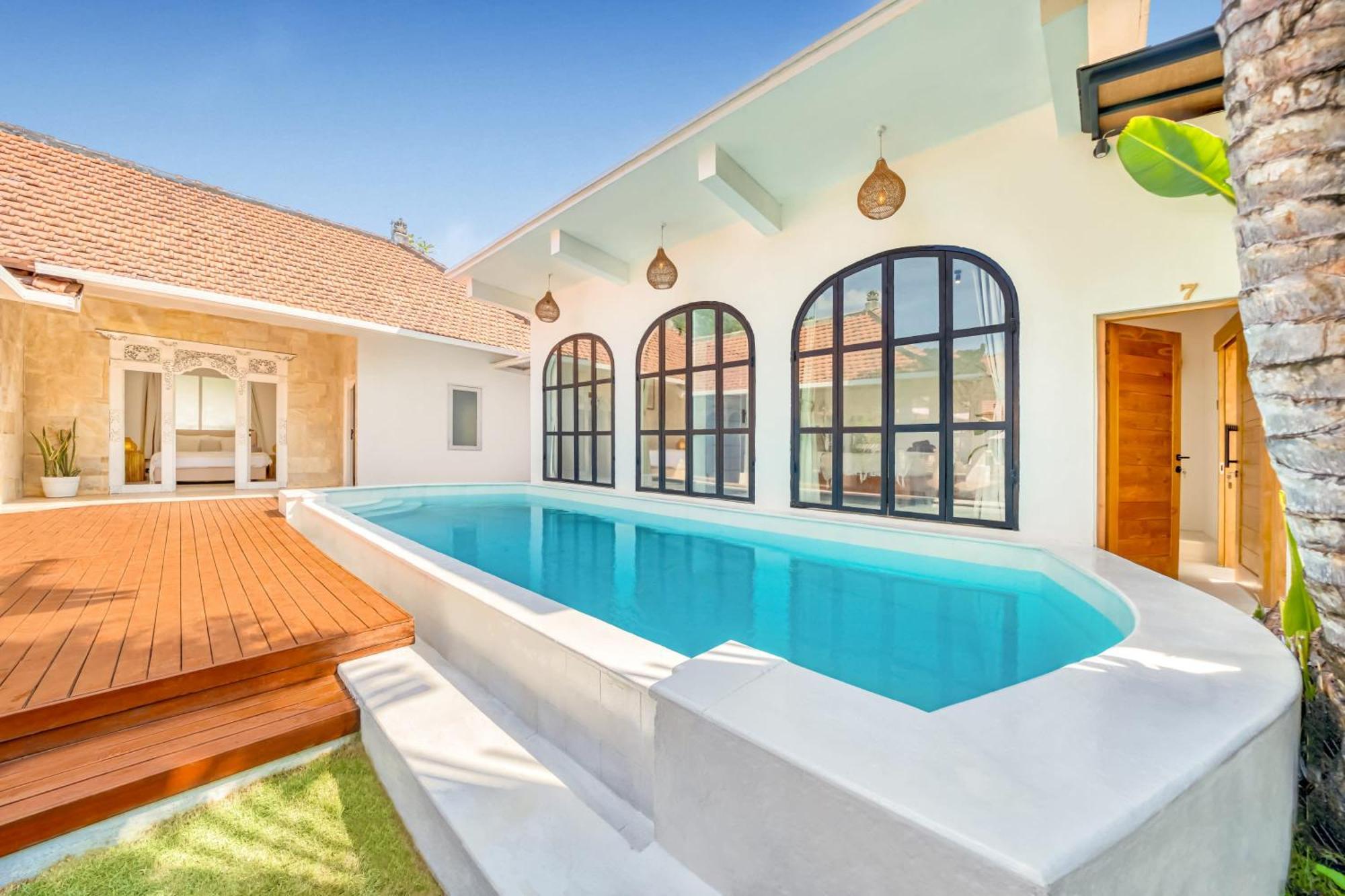 Cologne - 6 Bdr Villa, 2 Private Pools & Huge Garden, Walk To The Villa *