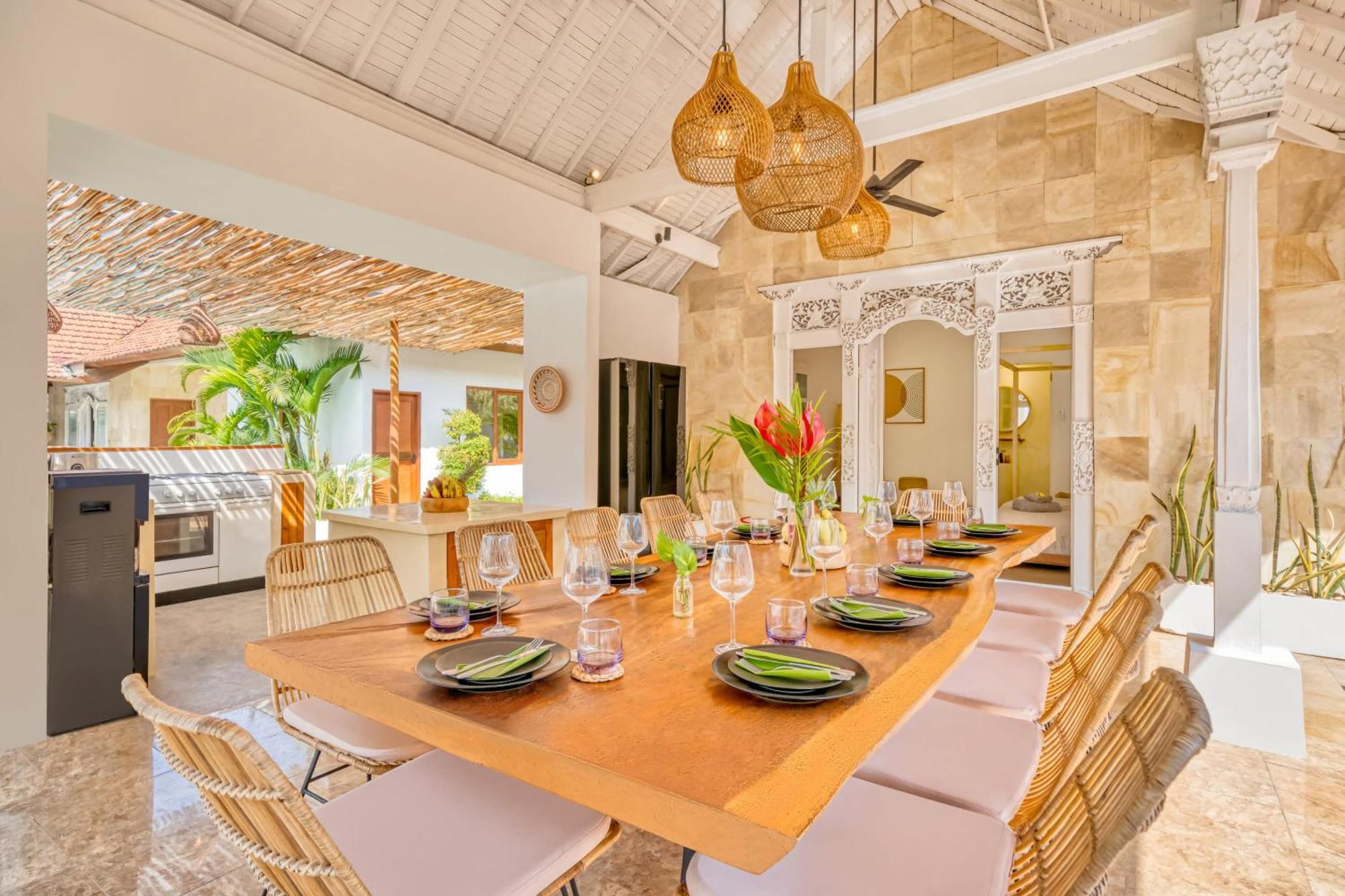 Villa Cologne - 6 Bdr Villa, 2 Private Pools & Huge Garden, Walk To The Seminyak (Bali)