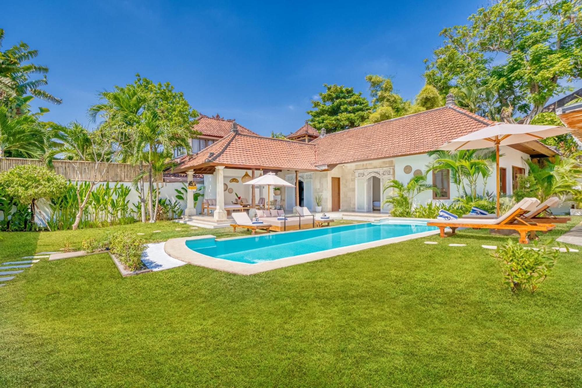 Villa Cologne - 6 Bdr Villa, 2 Private Pools & Huge Garden, Walk To The Seminyak (Bali)
