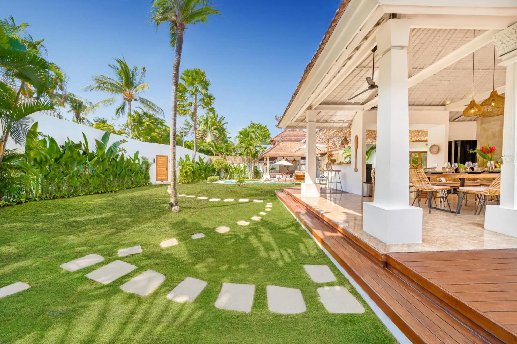 Cologne - 6 Bdr Villa, 2 Private Pools & Huge Garden, Walk To The * Seminyak (Bali)