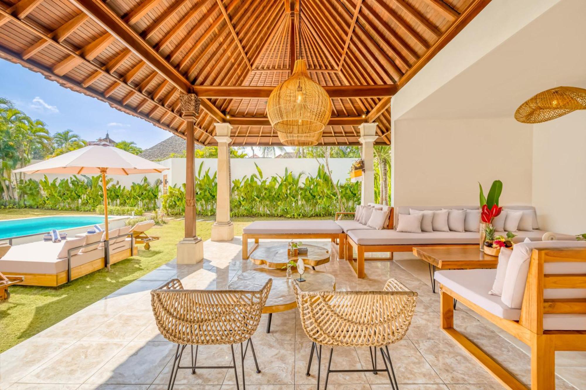 Villa Cologne - 6 Bdr Villa, 2 Private Pools & Huge Garden, Walk To The Seminyak (Bali)