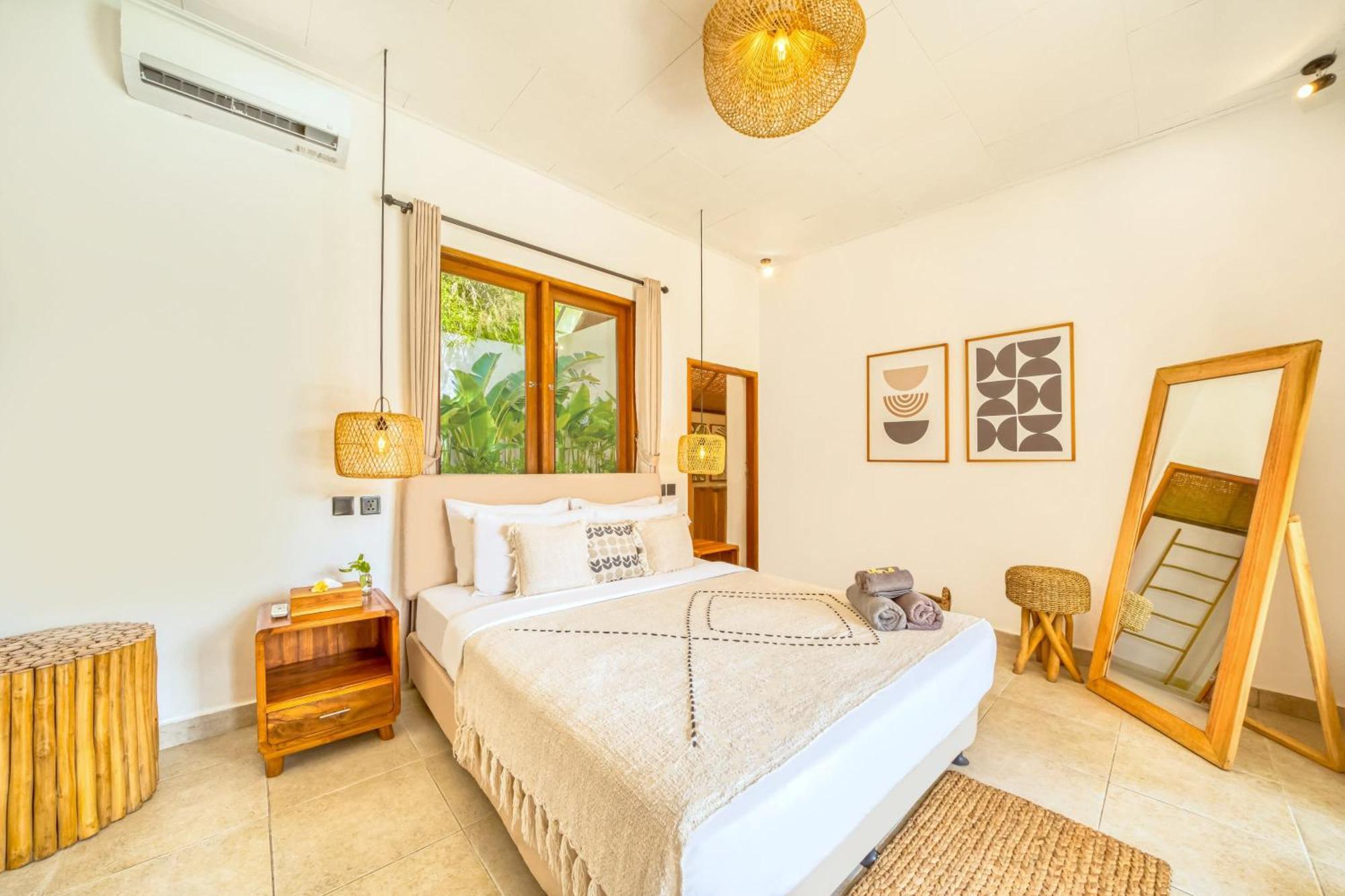 Cologne - 6 Bdr Villa, 2 Private Pools & Huge Garden, Walk To The * Seminyak (Bali)