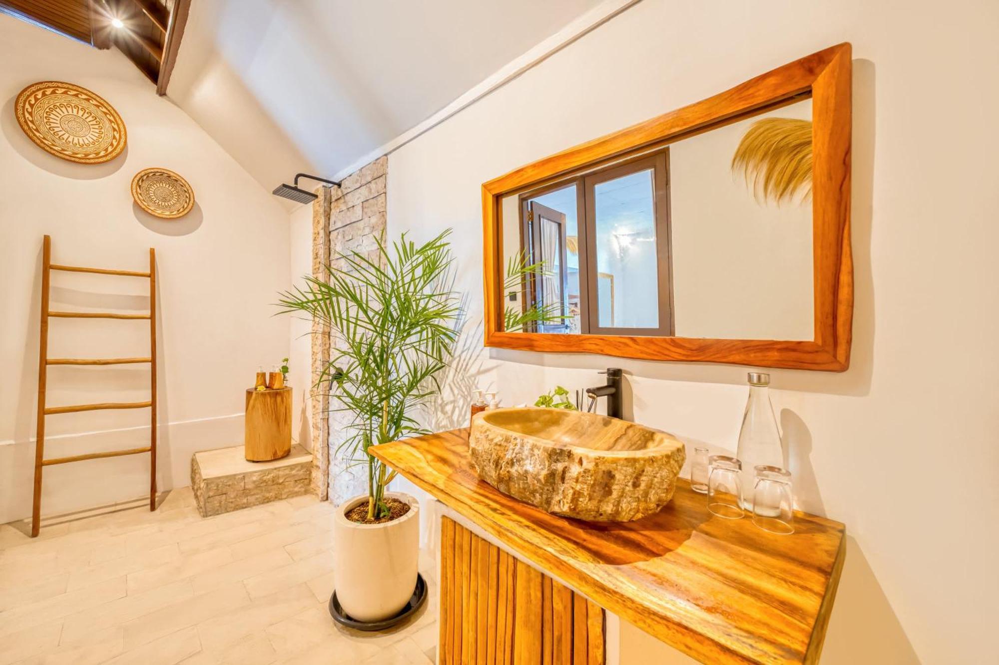 Cologne - 6 Bdr Villa, 2 Private Pools & Huge Garden, Walk To The