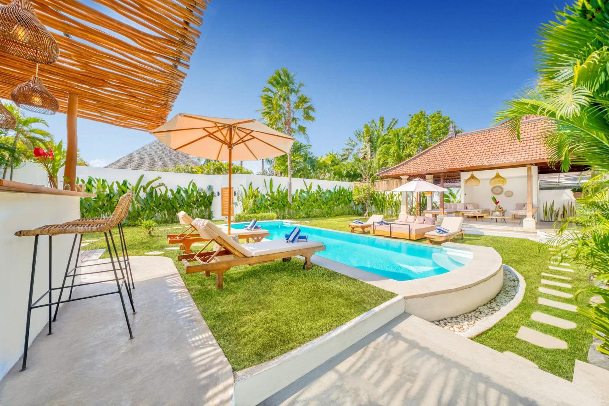 Cologne - 6 Bdr Villa, 2 Private Pools & Huge Garden, Walk To The