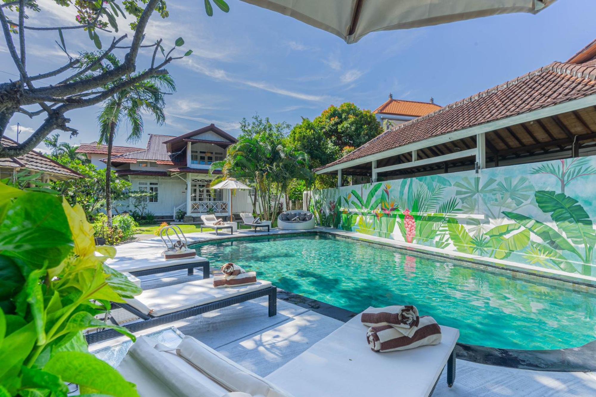 Burung In Kashantee Village Seminyak (Bali)
