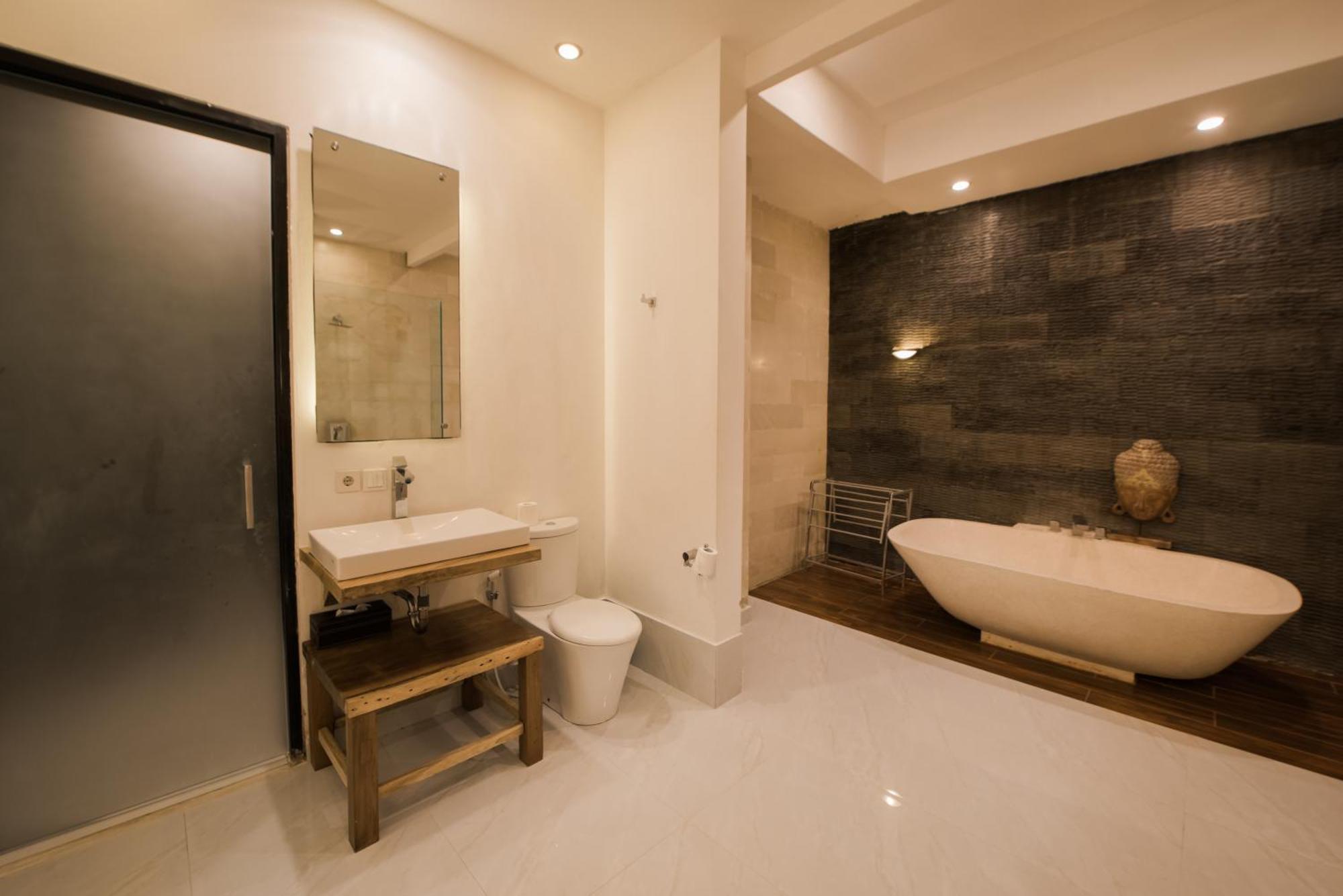 Villa 7to8br 40 Off Special Brilliant Location Seminyak (Bali)
