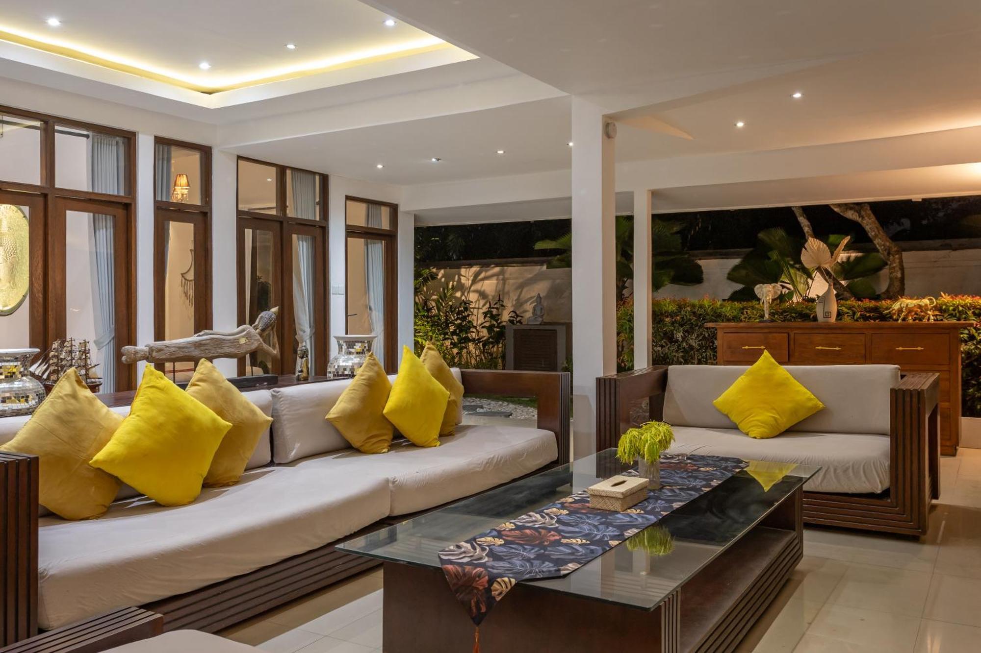 3 Bedroom In D' Centre * Seminyak