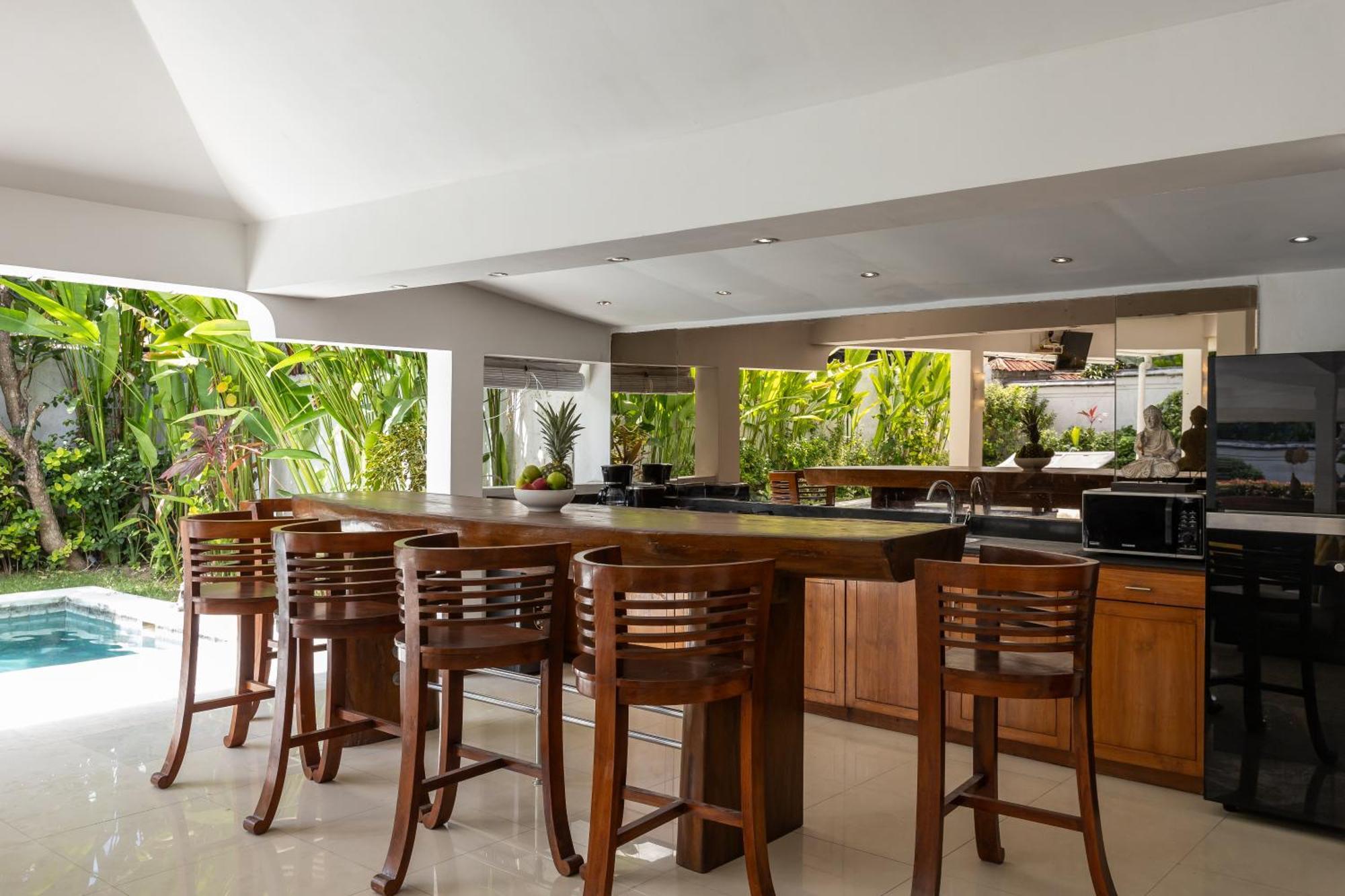 Villa 3 Bedroom In D' Centre Seminyak (Bali)