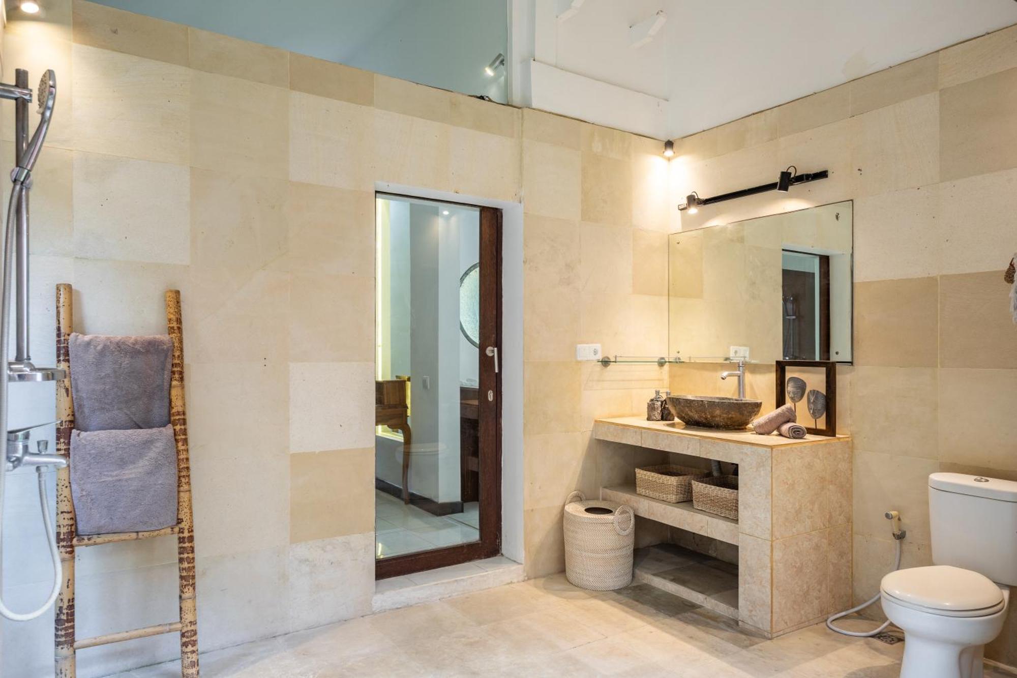 Villa 3 Bedroom In D' Centre Seminyak (Bali)