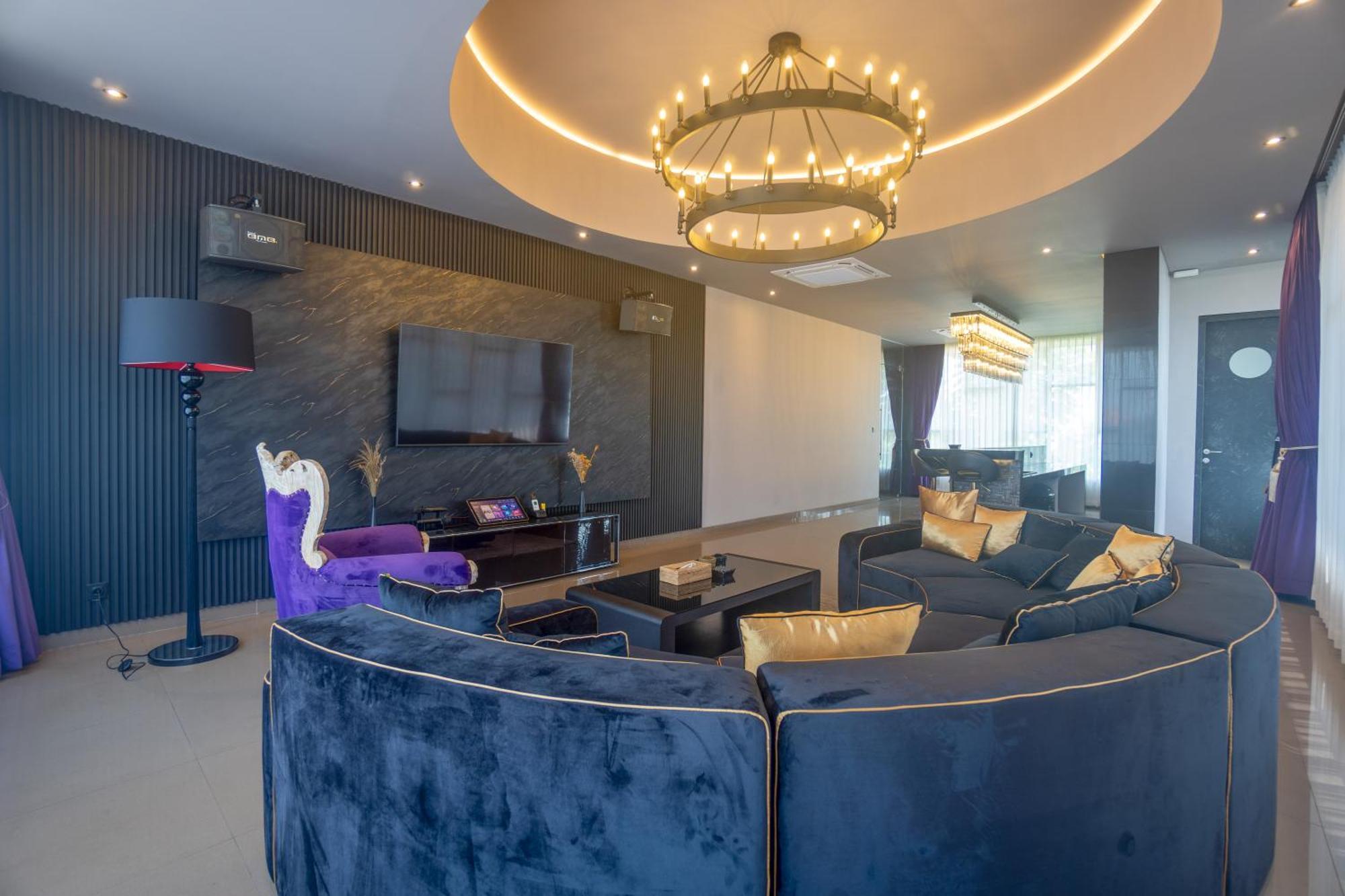 Sumptuous 5br Luxury Redefined In Villa Seminyak (Bali)