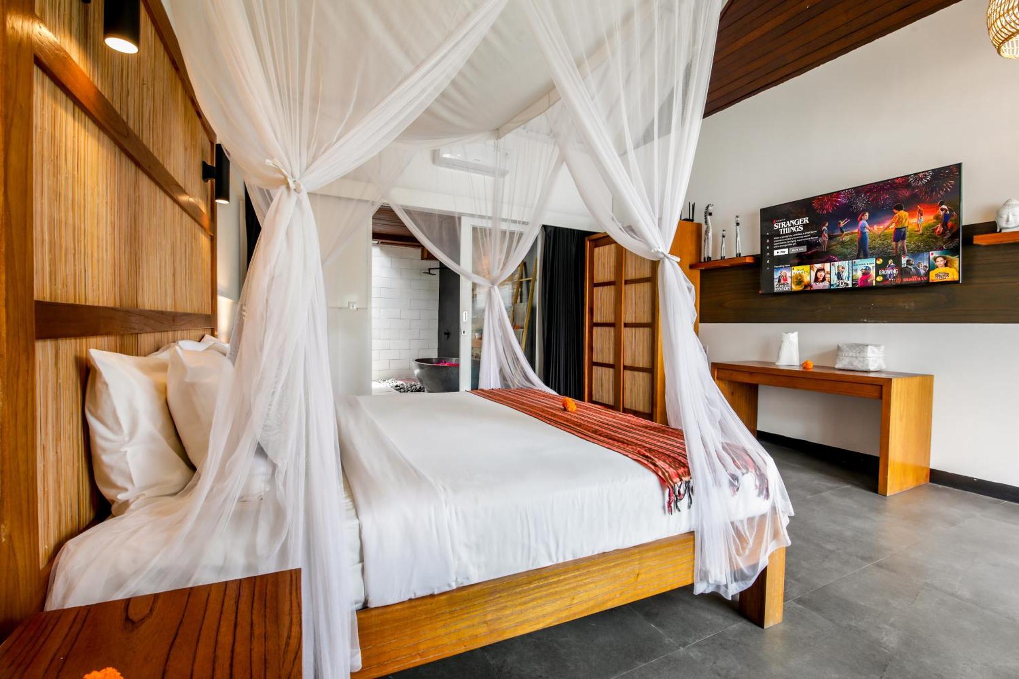 Zebra Walking Distance To Potato Head Villa Seminyak (Bali)