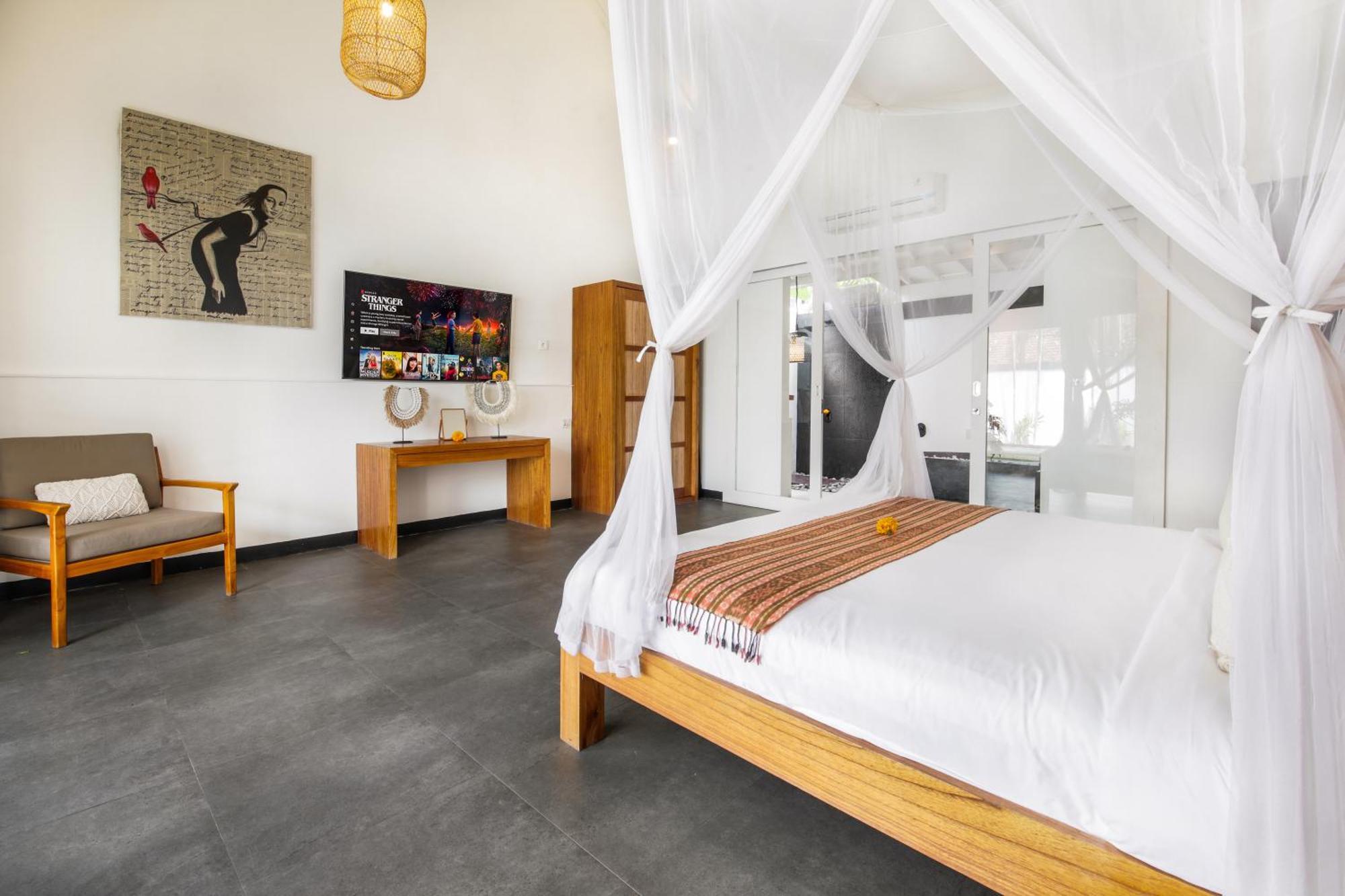 Zebra Walking Distance To Potato Head Villa *