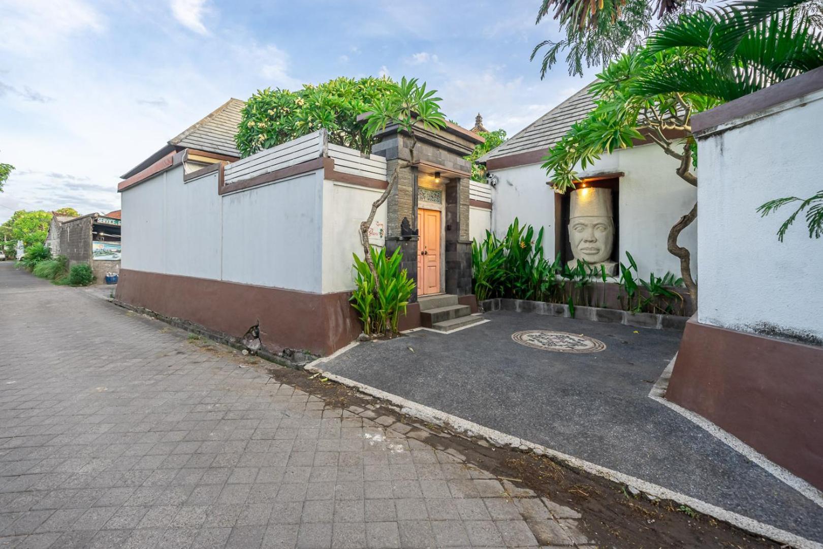 Q Lo 1 , * Seminyak (Bali)
