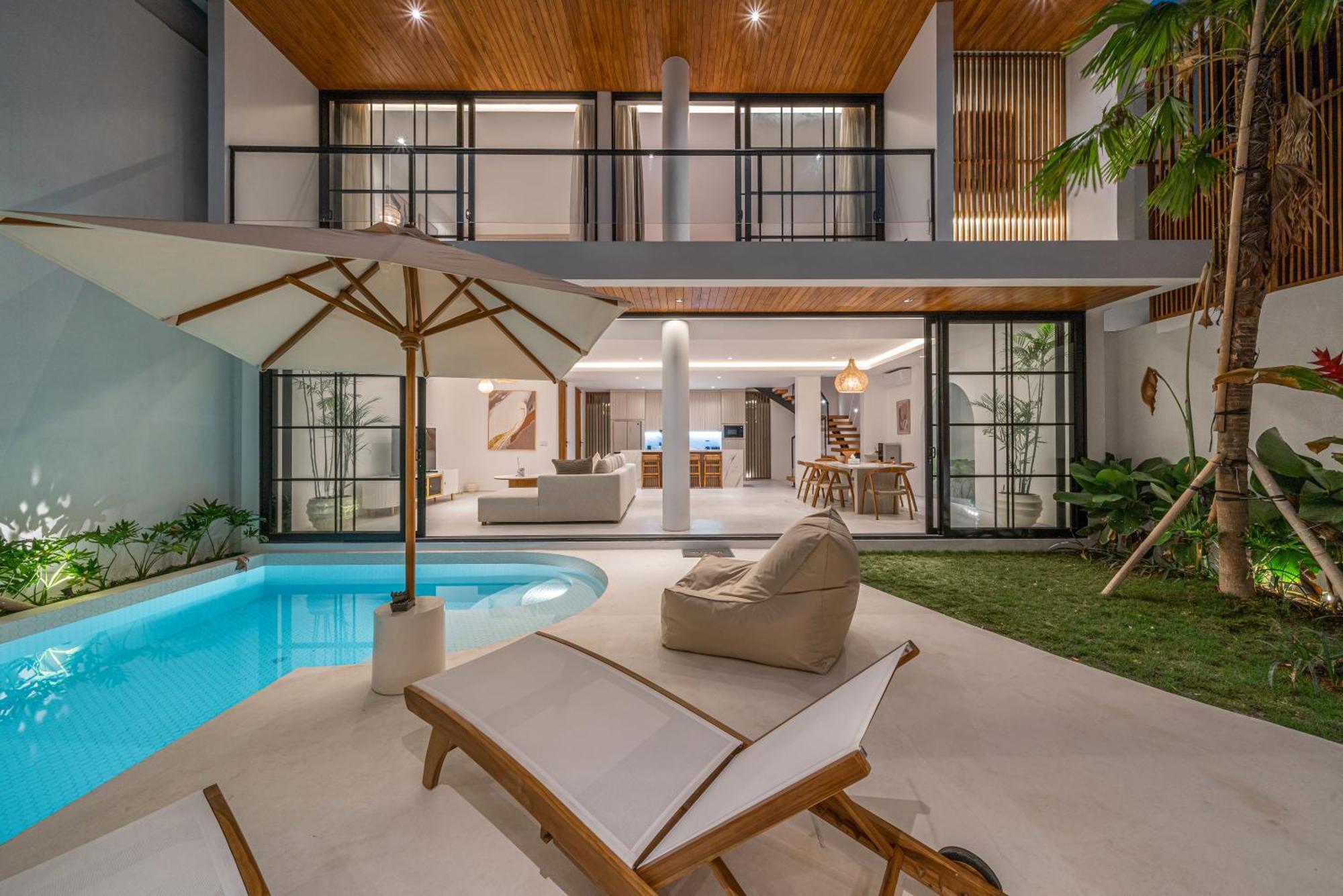 Villa Janoor - Elegant 3-bedroom Near Batu Belig Beach *