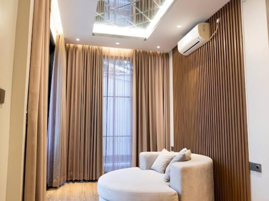Modern Palace In - Qmoya