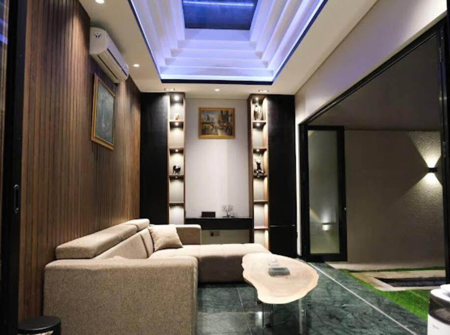 Villa Modern Palace In - Qmoya *