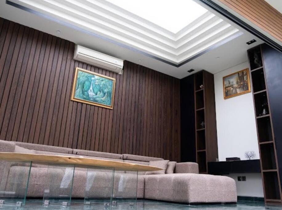 Modern Palace In - Qmoya *