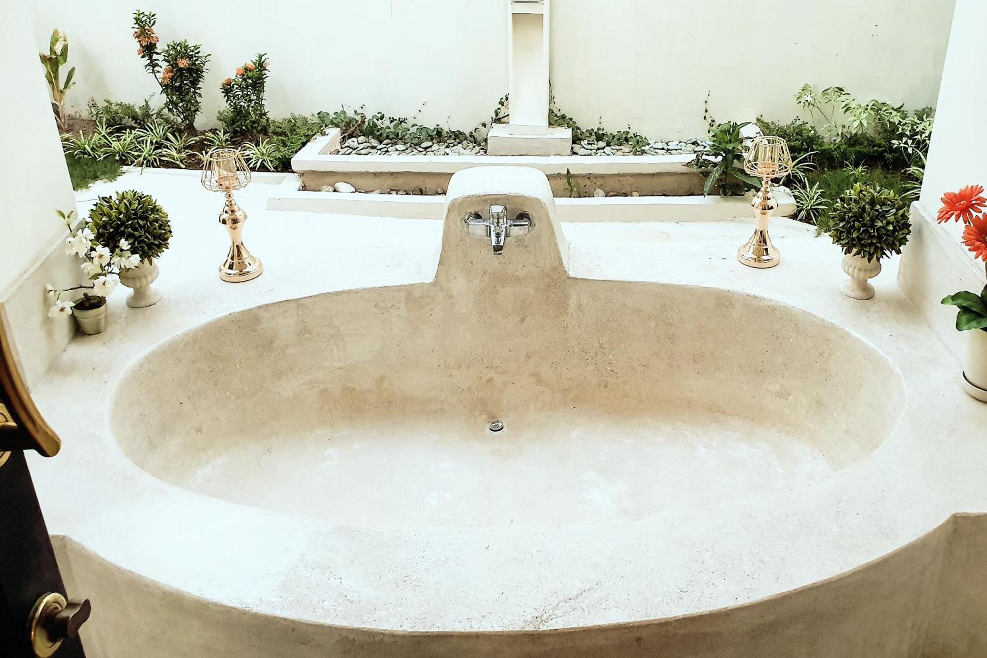 De Malicott Athena Seminyak (Bali)