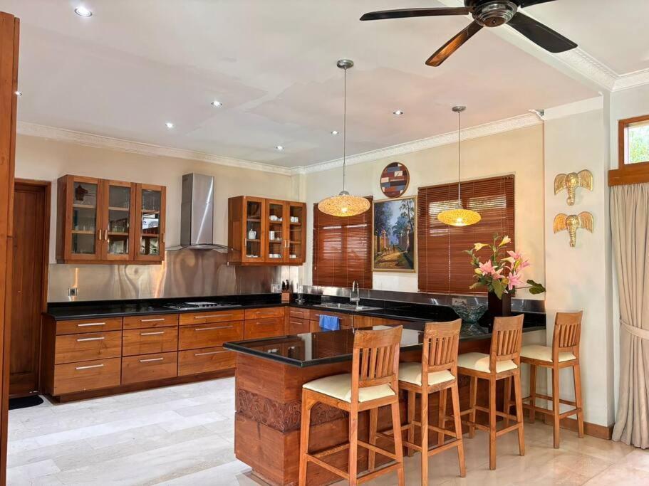 Villa 4 Bedroom Tropical Luxury *