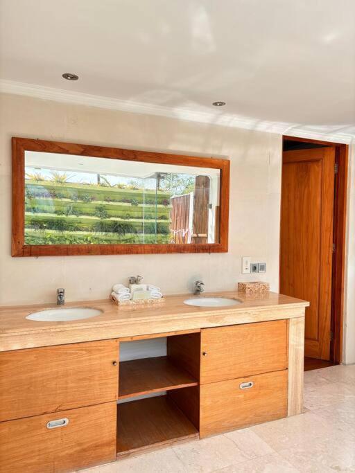 4 Bedroom Tropical Luxury *