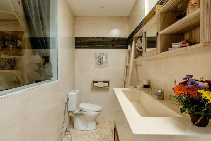 Luxurious Double King W/pool & Wifi+ Carpark Seminyak (Bali)