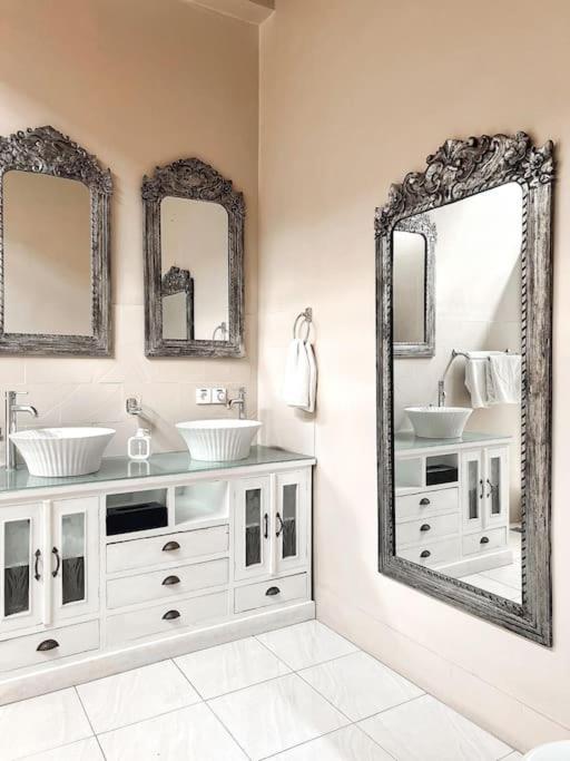 Biệt thự Cute 2br In The Heart Of *