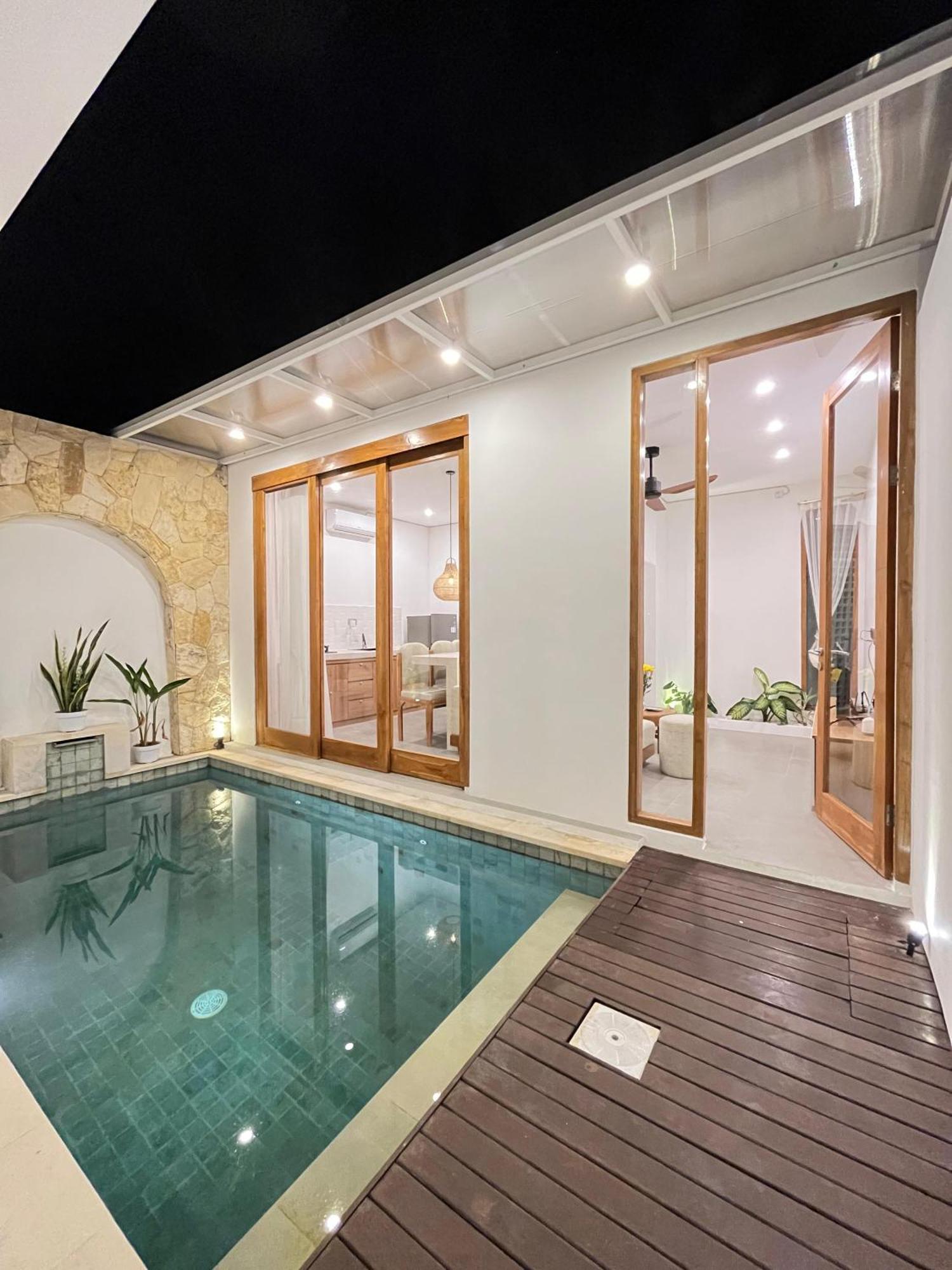 8 Here Villa Seminyak (Bali)